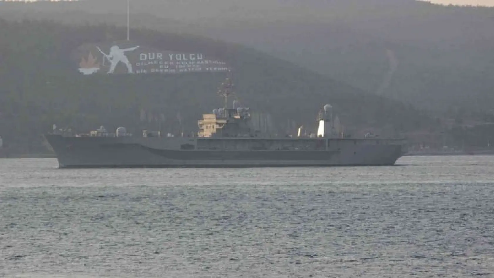 ABD'nin amiral gemisi USS Mount Whitney Çanakkale Boğazı'ndan geçti