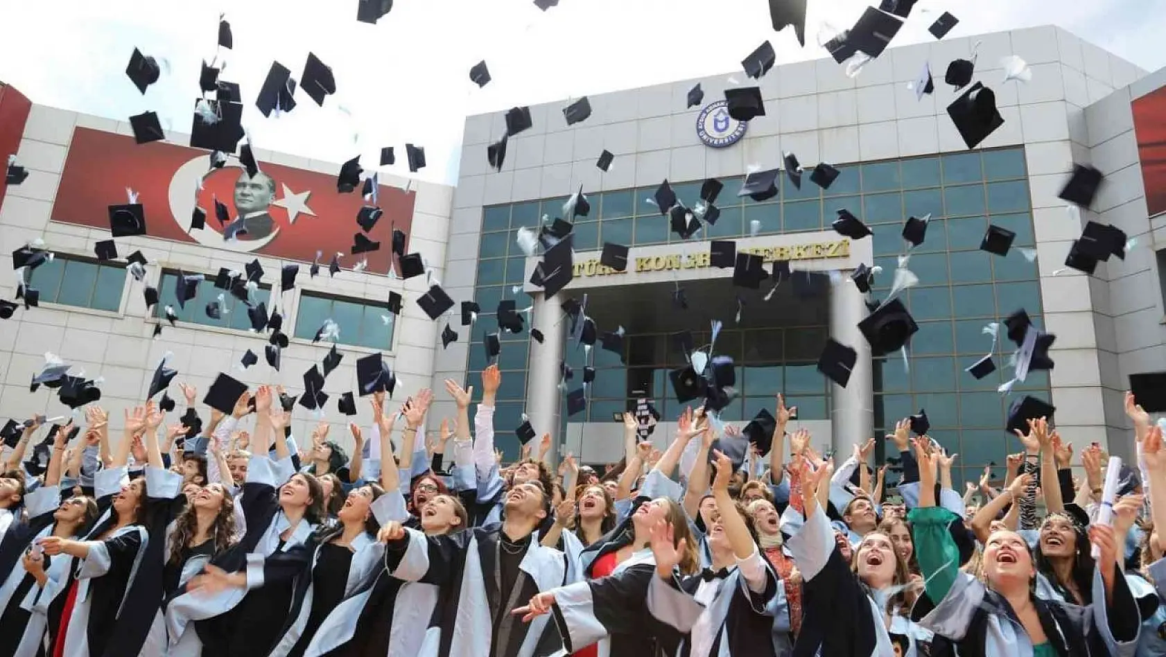 ADÜ Fen Edebiyat Fakültesi mezuniyet töreni gerçekleştirildi