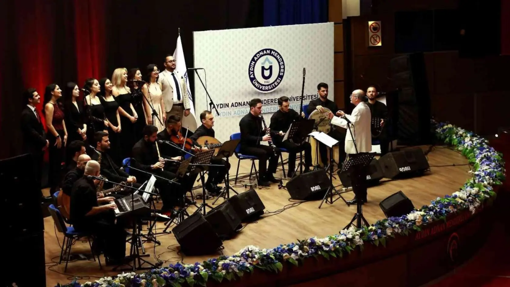 ADÜ Türk Sanat Müziği Korosu 'İstanbul Şarkıları' konseri gerçekleşti