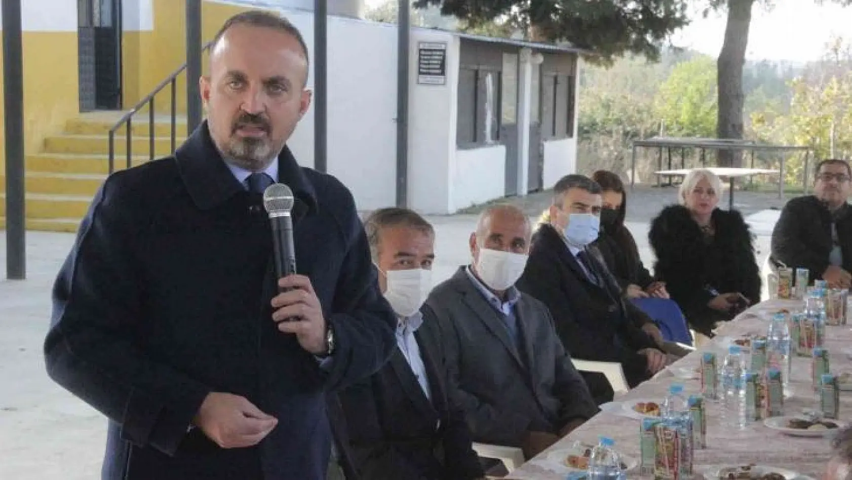 AK Parti Grup Başkanvekili ve AK Parti Çanakkale Milletvekili Bülent Turan Denizgöründü Cemevi'ni ziyaret etti.