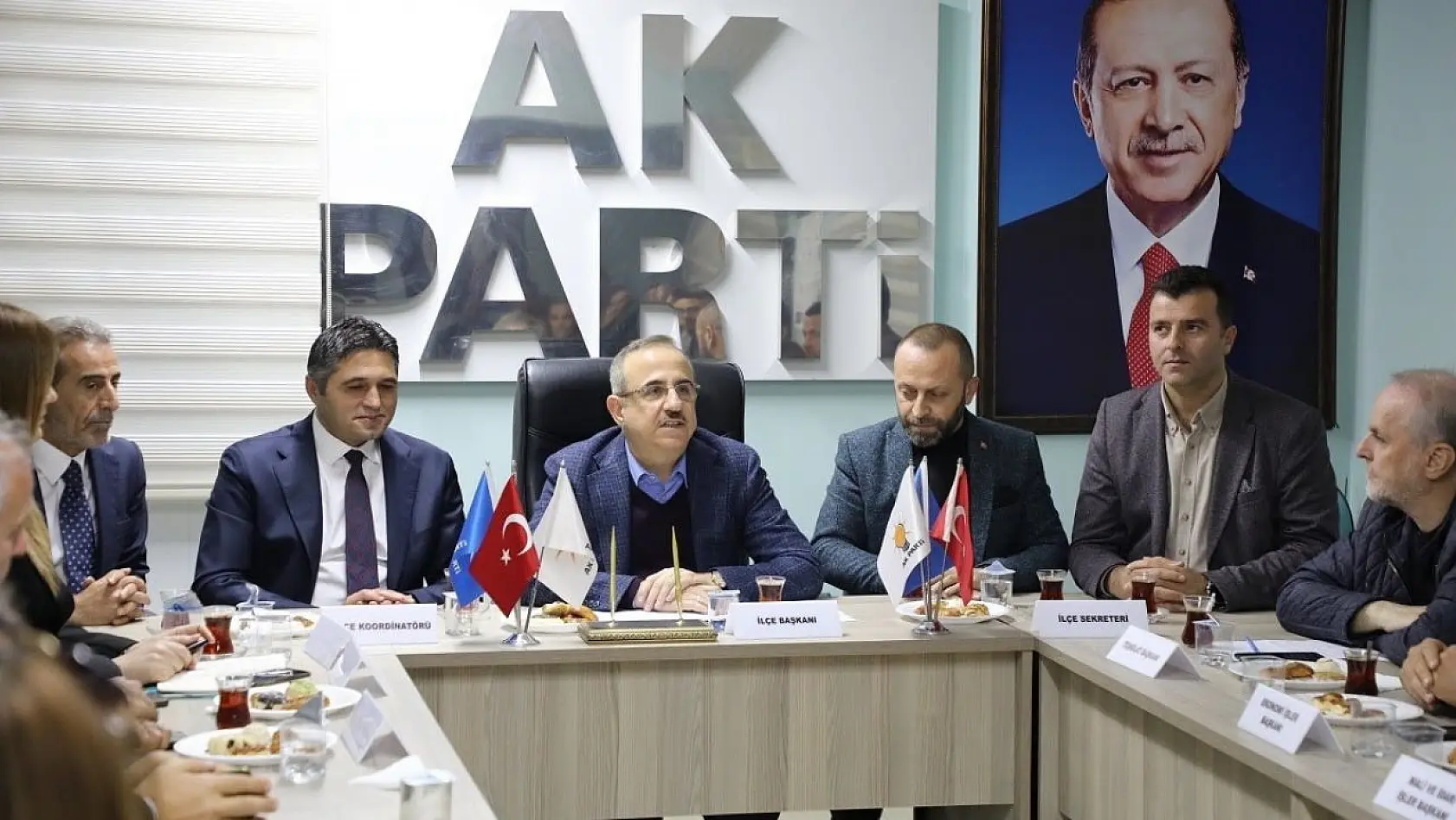 AK Parti İzmir İl Başkanı Sürekli: 'Kuzeyde Foça ve Dikili'yi de alacağız'