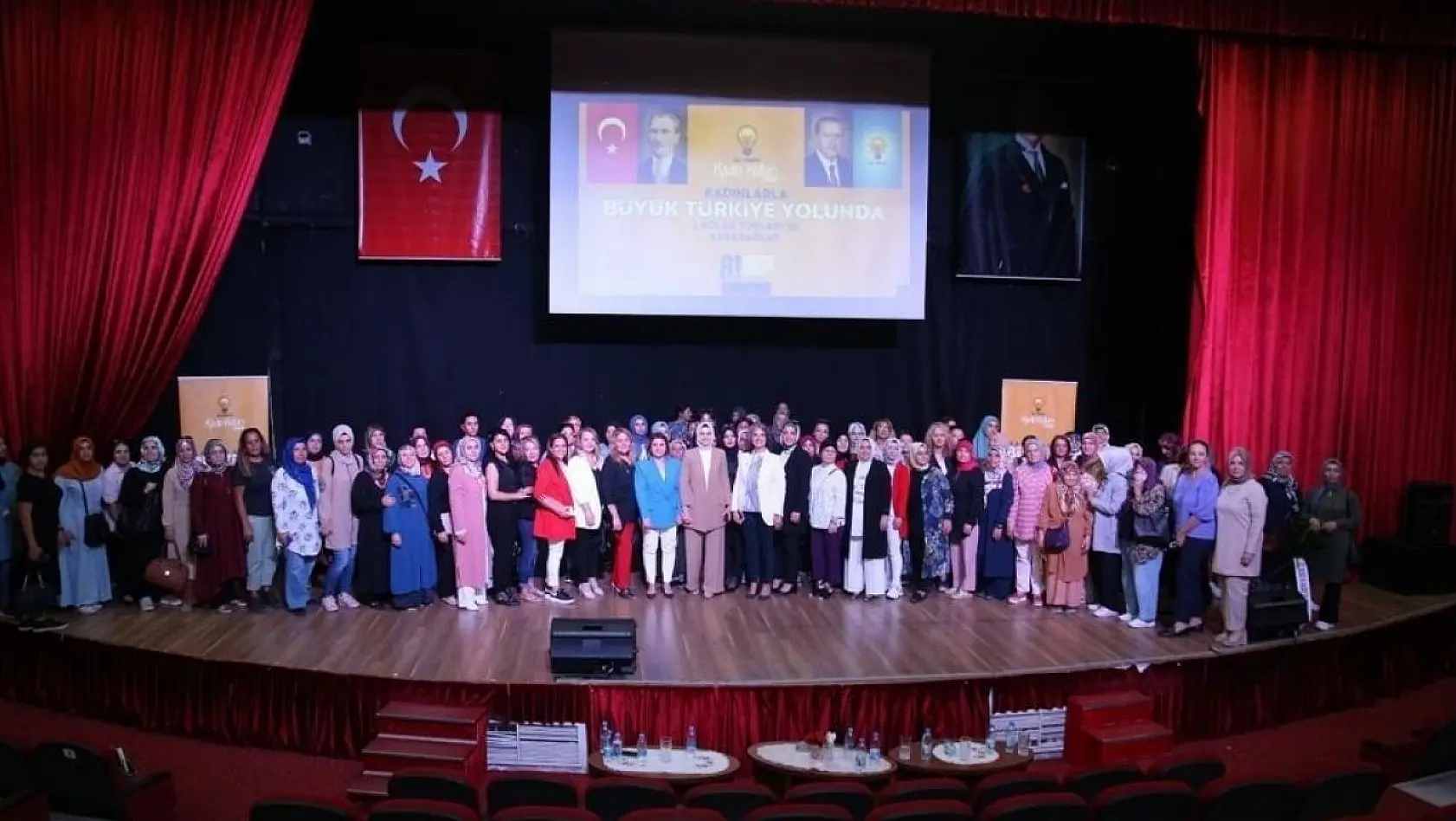 AK Parti İzmir Kadın Kolları'ndan 'Kadın Girişimciliği Zirvesi' buluşması