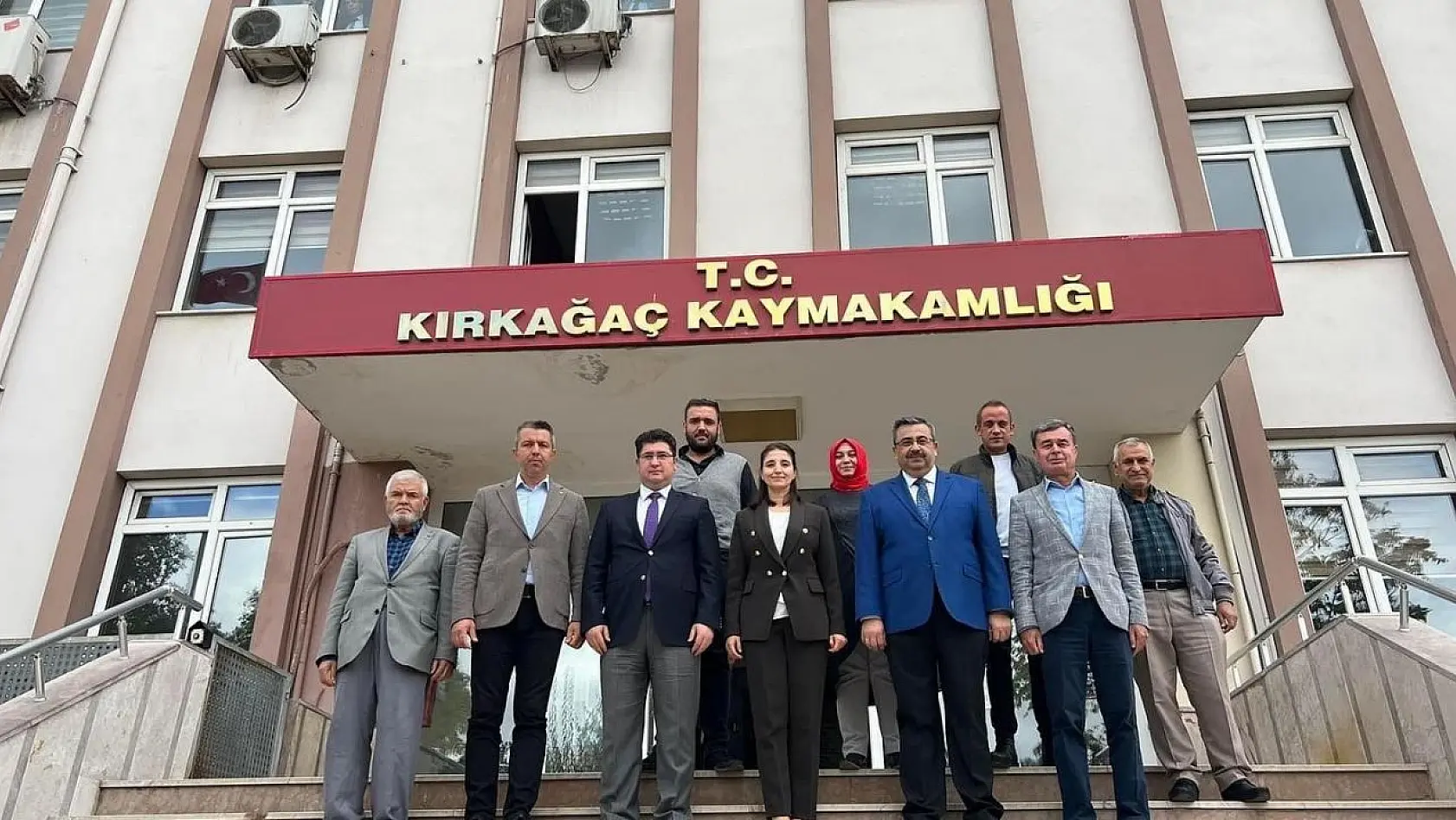 AK Parti'li Kıvırcık Kırkağaç'ta esnafı dinledi