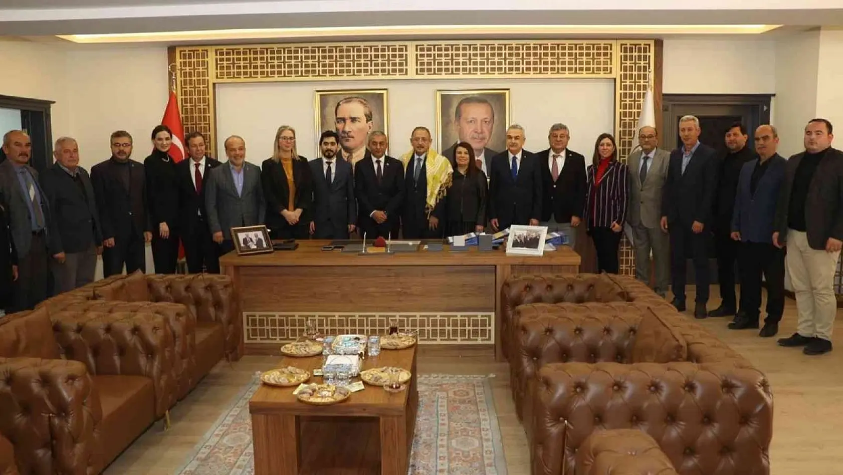AK Partili Özhaseki Başkan Kaplan'ı tebrik etti