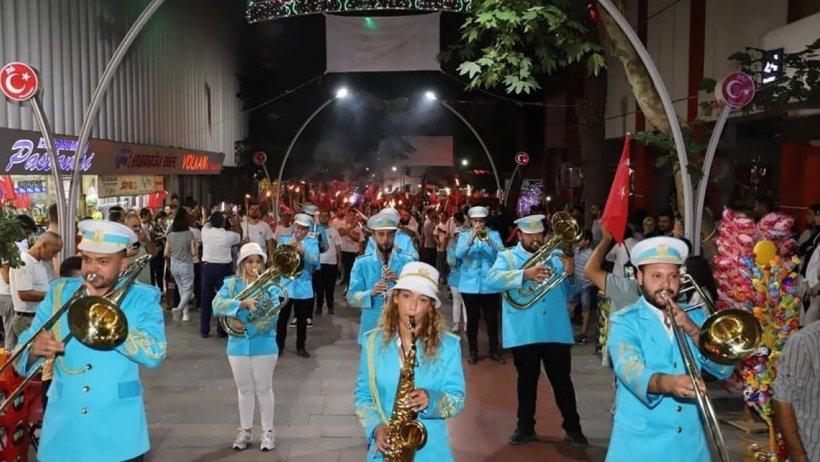 Alaşehir'de Üzüm Festivali zafer yürüyüşü ile başladı