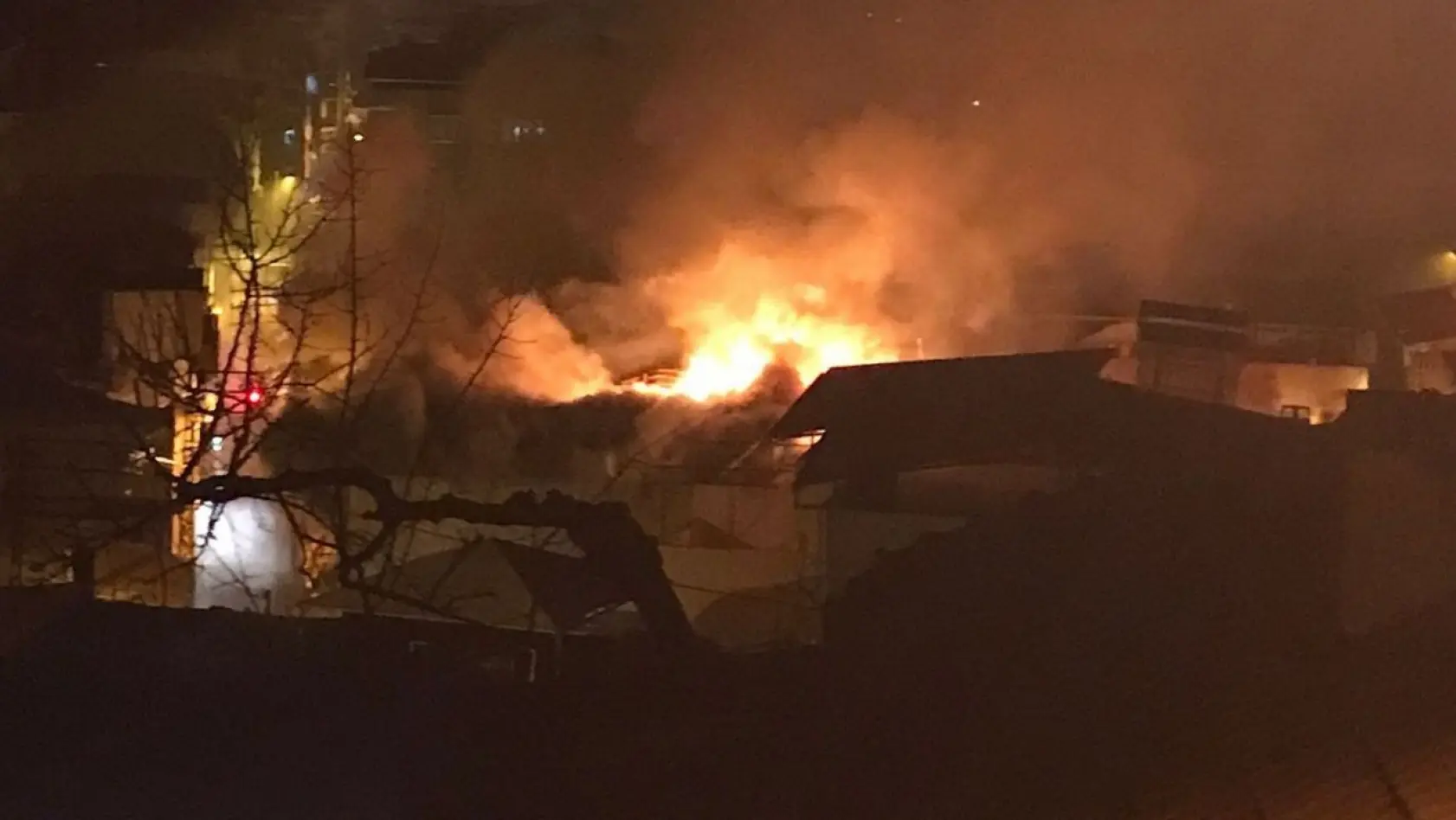 Alaşehir'deki ev yangını korkuttu