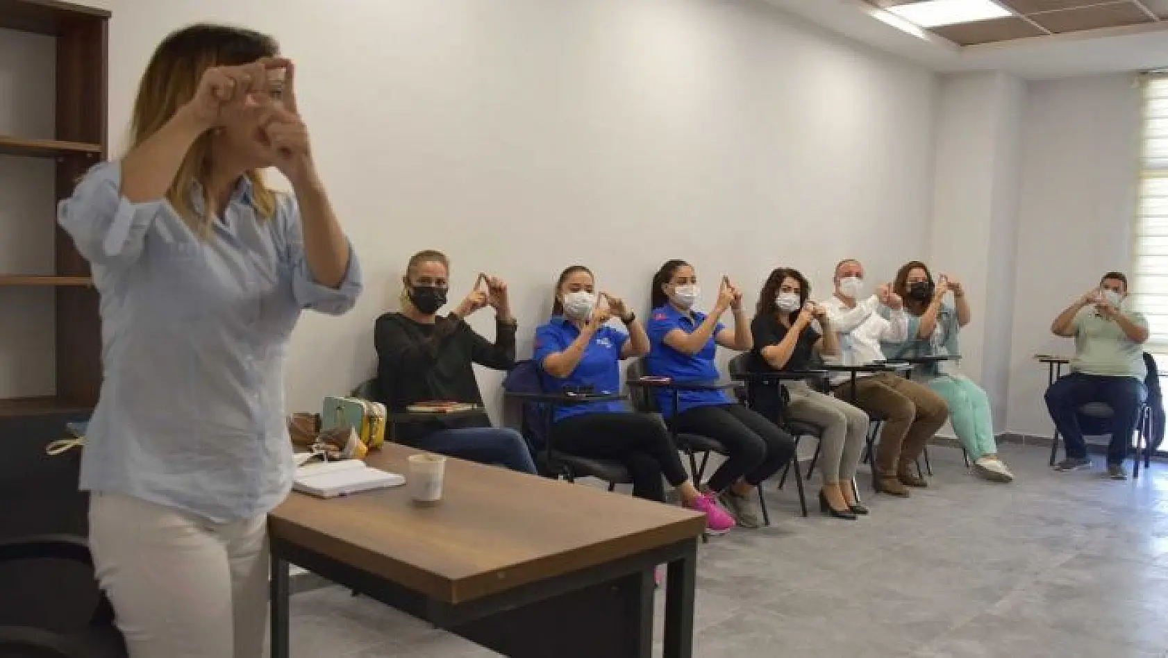 Aliağa Belediyesi işaret dili kursları başladı