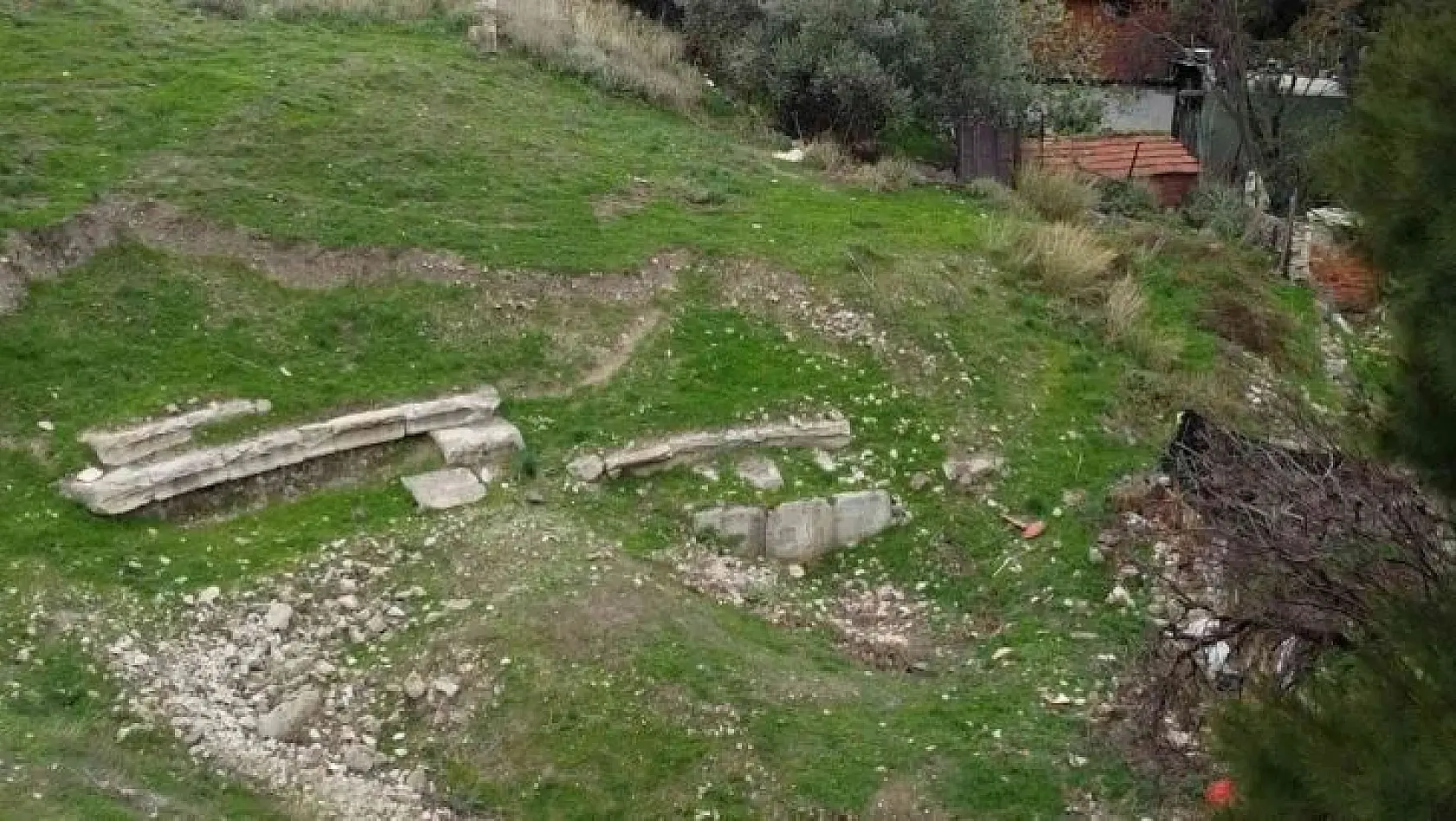Anadolu'nun bilinen en eski taş tiyatrosu gün yüzüne çıkmayı bekliyor