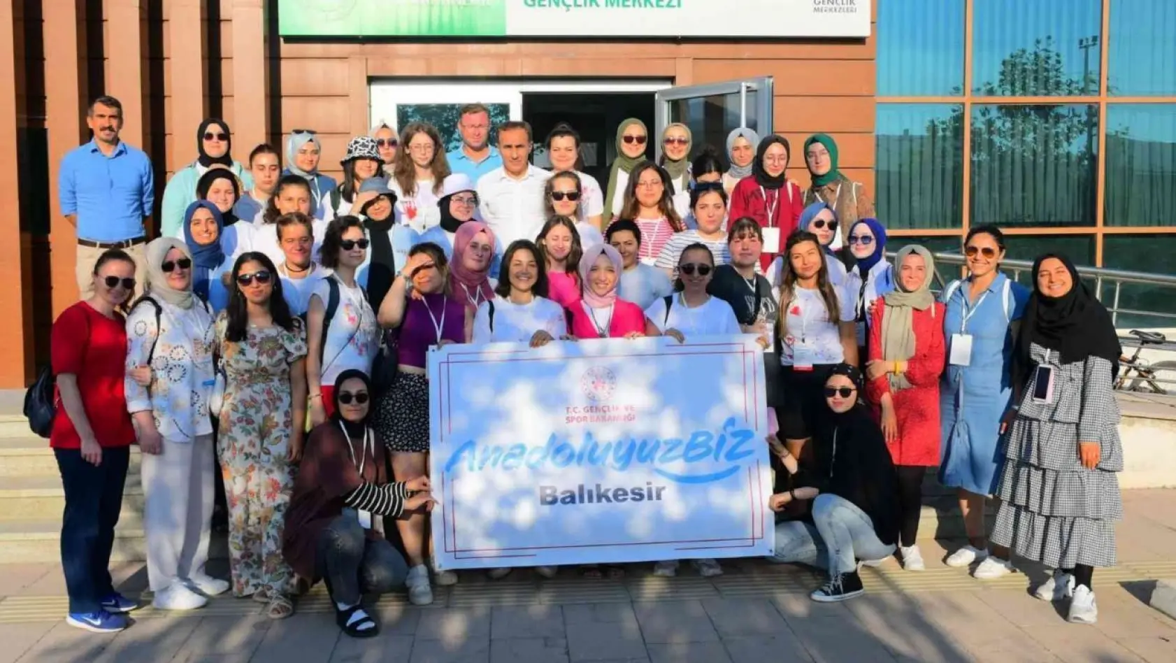 Anadoluyuz Biz projesi dahilinde 40 genç Edremit Körfezini ziyaret etti