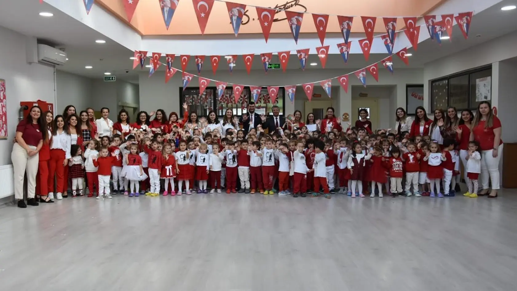 Atam Kreş'in minik öğrencileri Cumhuriyet Bayramı'nı kutladı