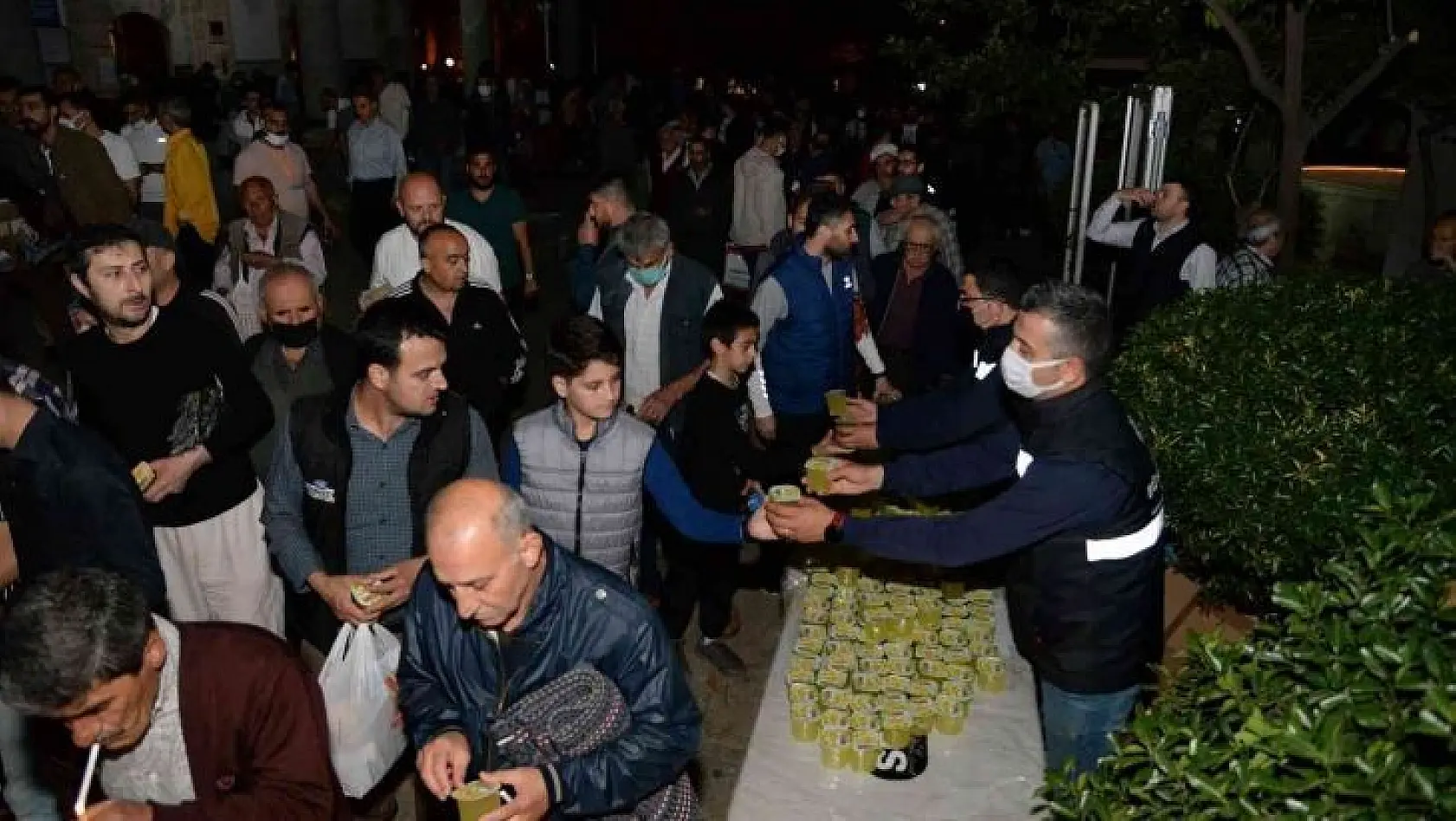 Aydın Büyükşehir Belediyesi'nden Kadir Gecesi'nde limonata hayrı