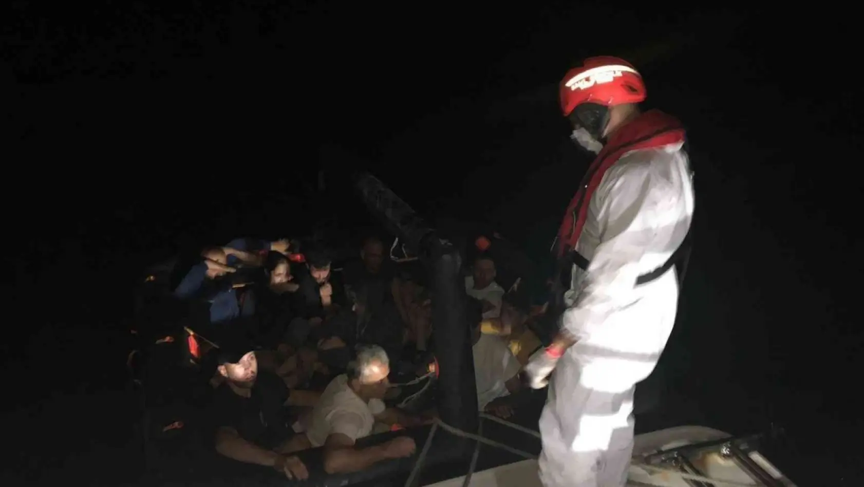 Aydın'da 13 düzensiz göçmen kurtarıldı