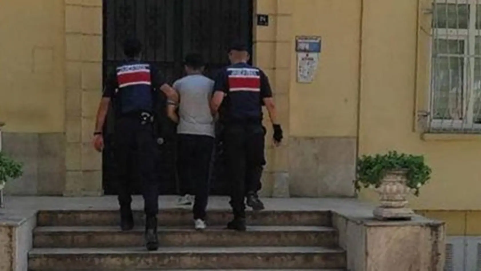 Aydın'da 141 aranan şahıs jandarmaya takıldı