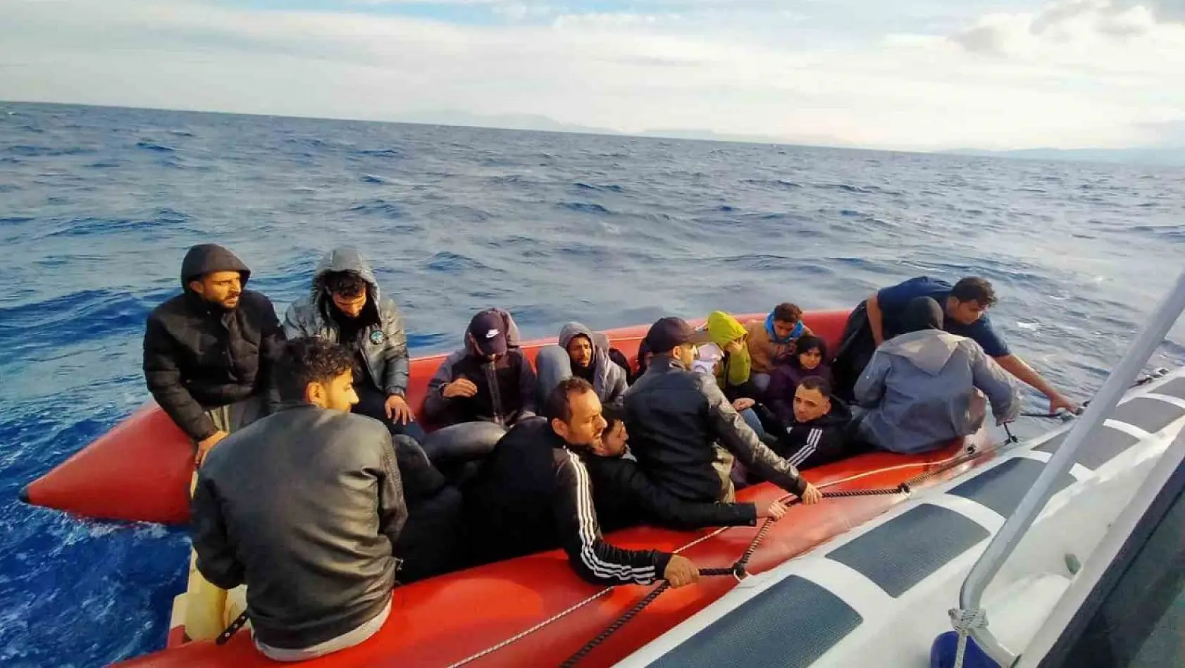 Aydın'da 21 düzensiz göçmen kurtarıldı