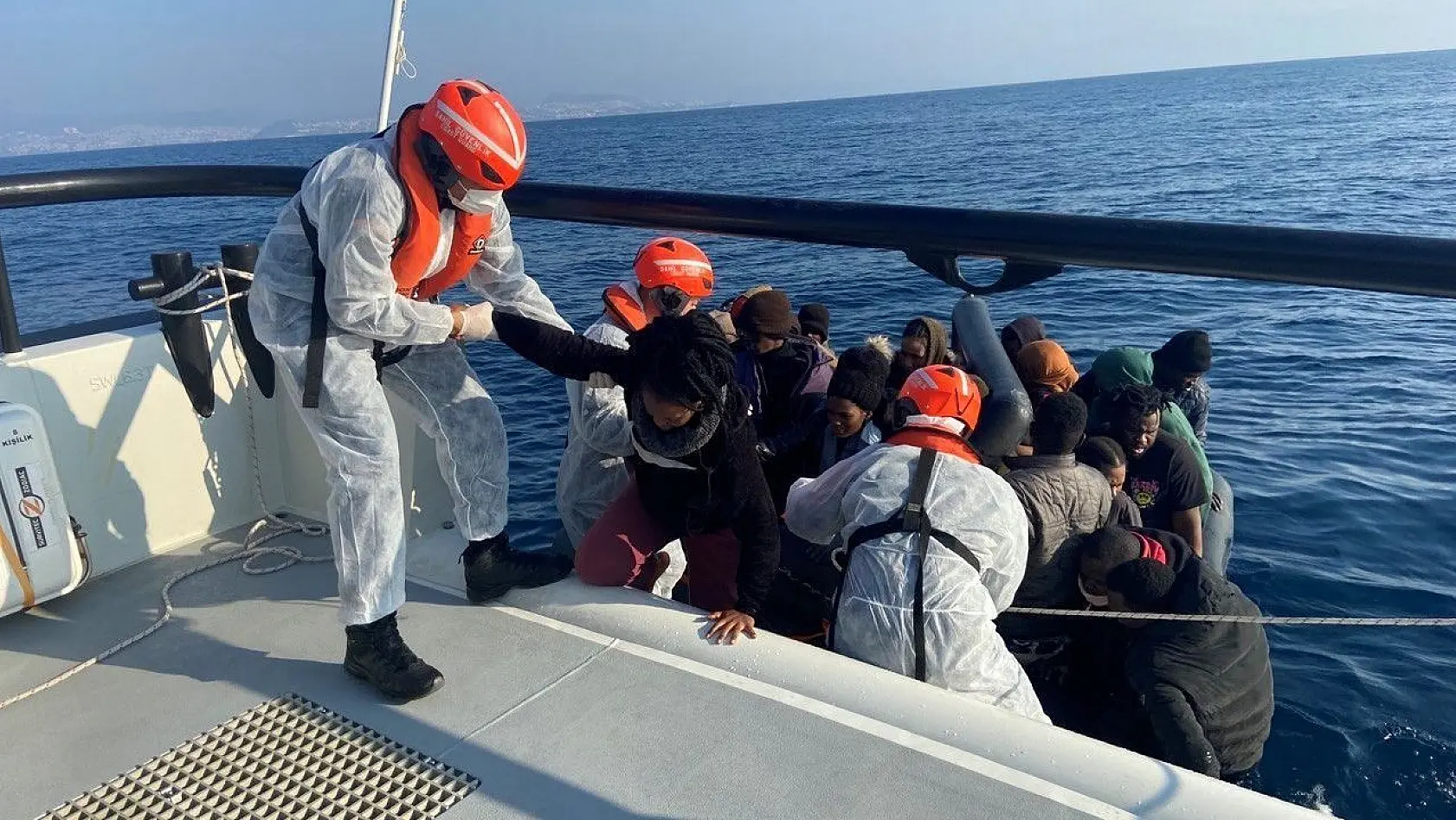 Aydın'da 75 düzensiz göçmen kurtarıldı