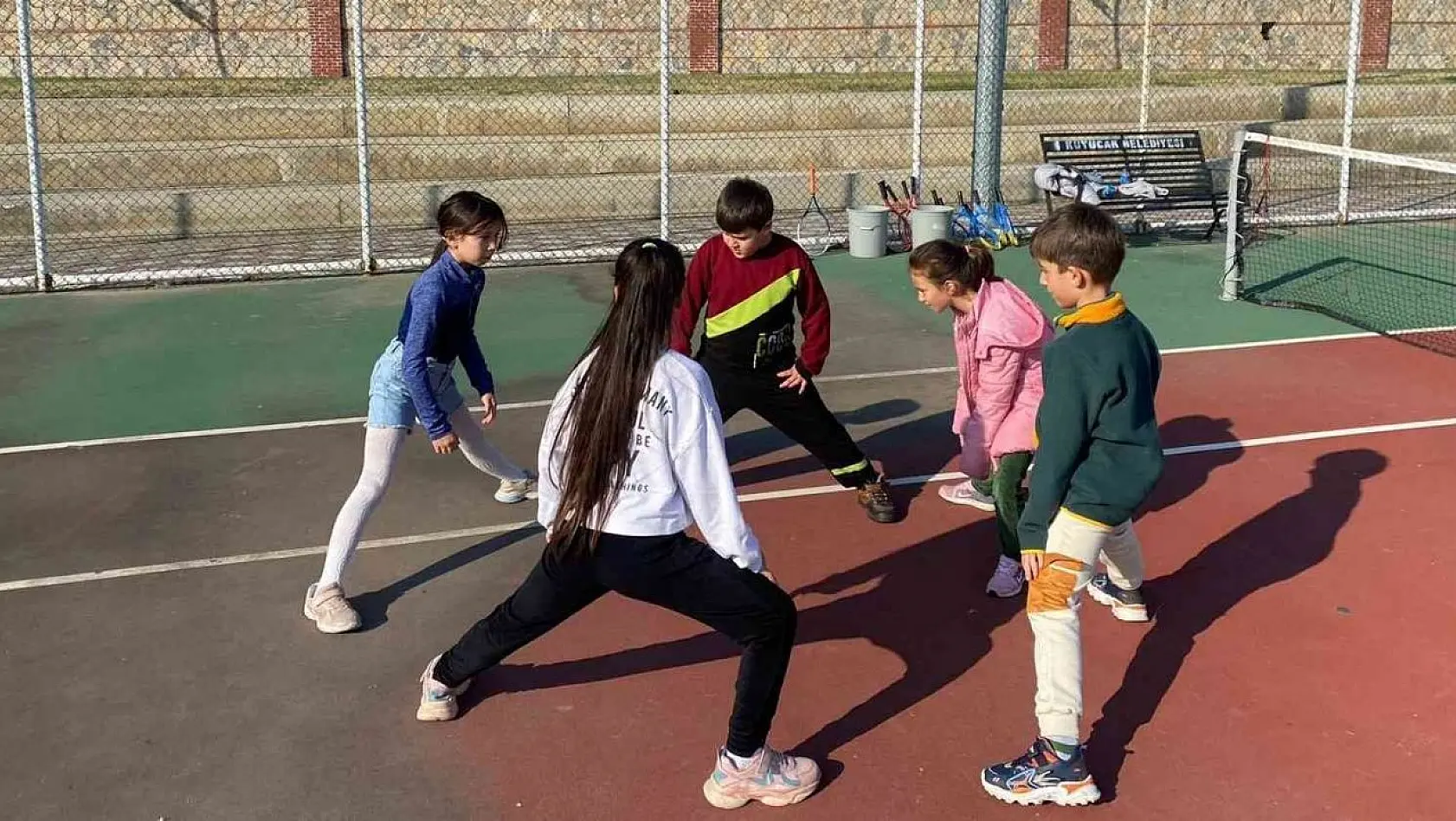 Aydın'da çocuklar hem eğleniyor, hem spor yapıyor