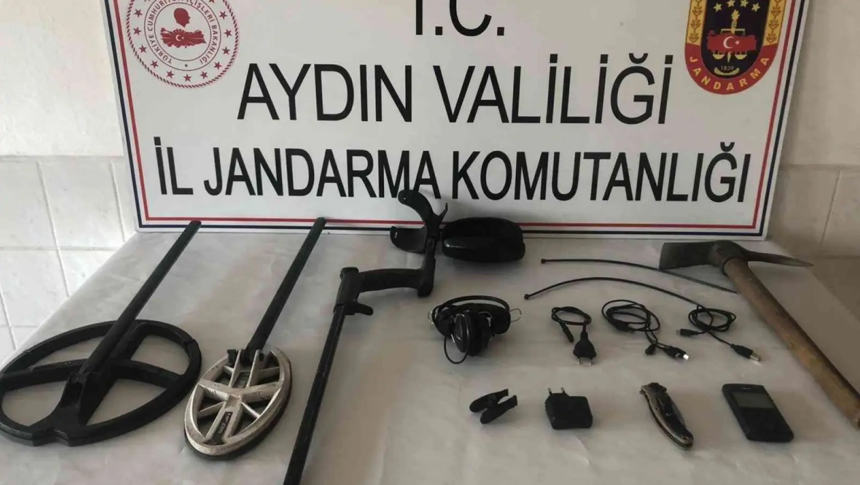 Aydın'da kaçak kazı yapan 2 kişi suç üstü yakalandı