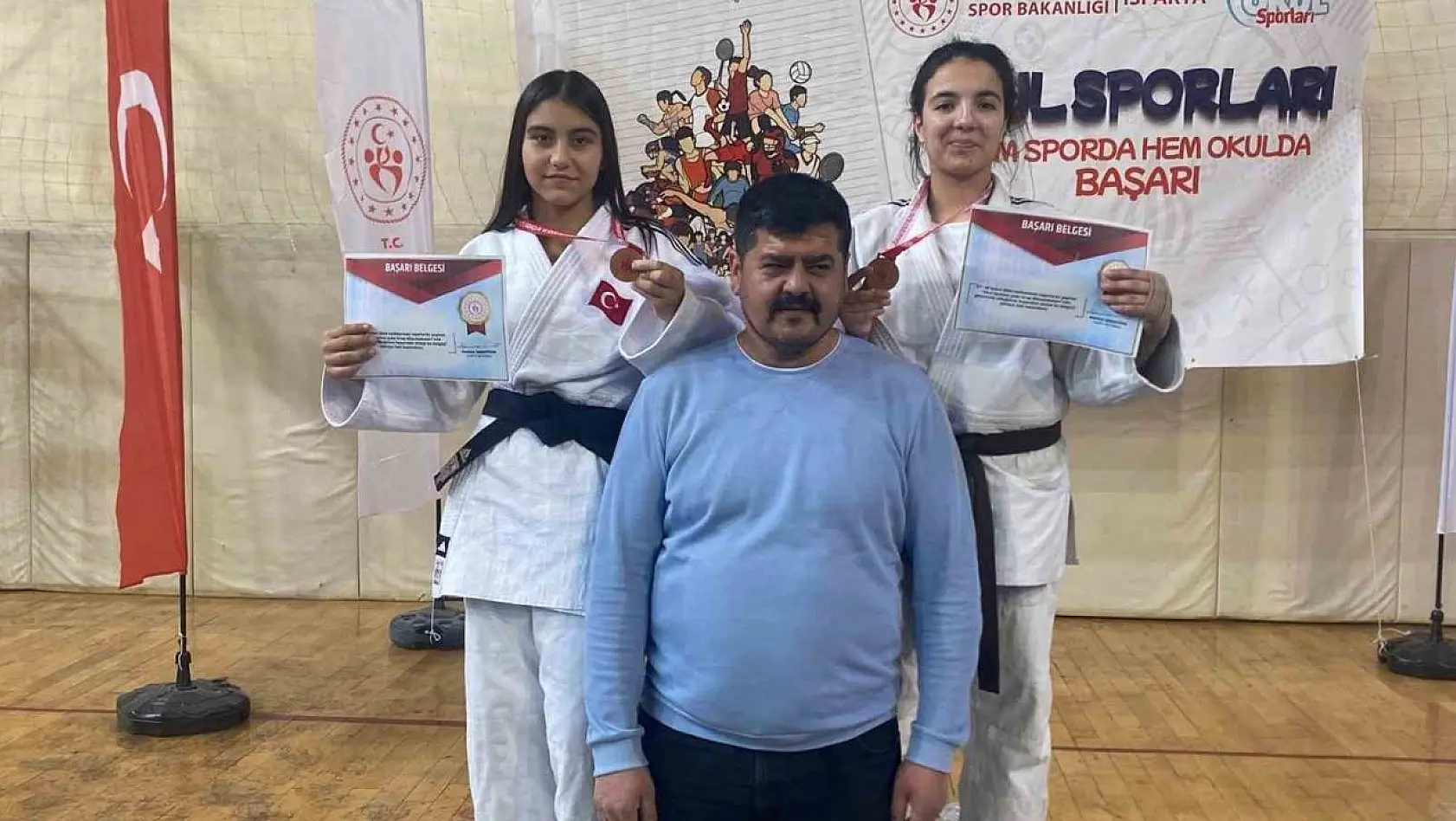 Aydın'ın başarılı kızları Türkiye finaline yükseldi