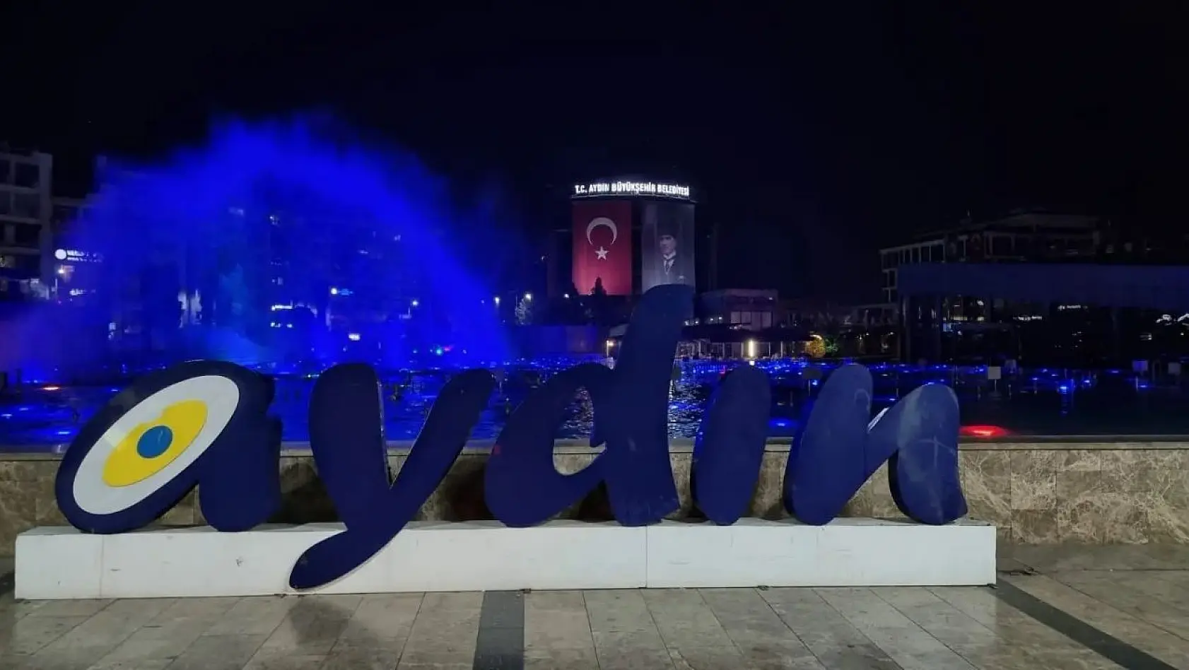 Aydın kent meydanında 'mavi' ışıkla diyabete dikkat çekildi