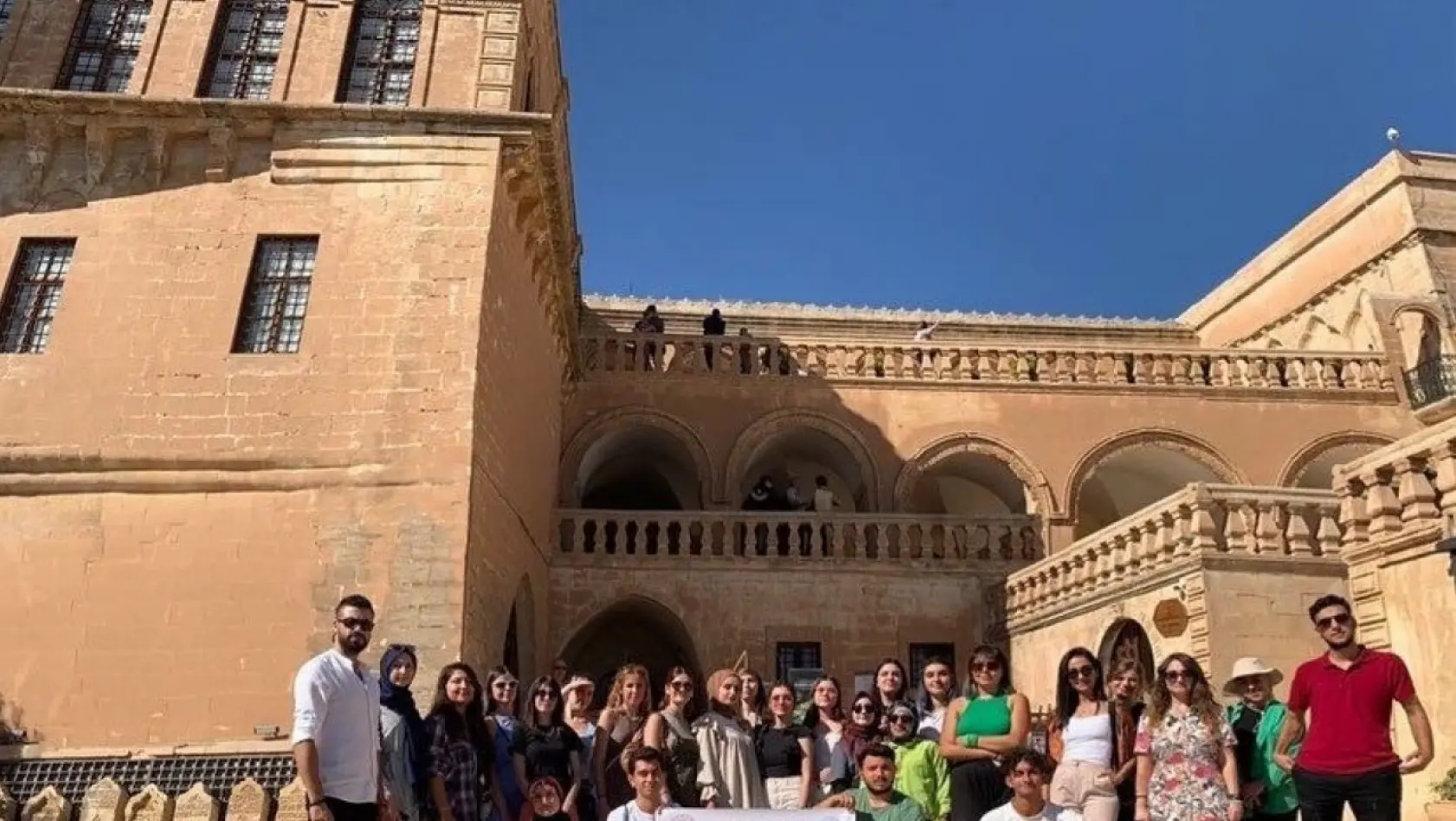 Aydınlı gençler, Mardin'de kültürler arası yolculuk gerçekleştirdi