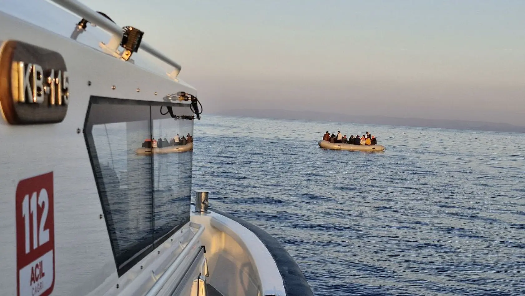 Ayvalık açıklarında 20 düzensiz göçmen kurtarıldı
