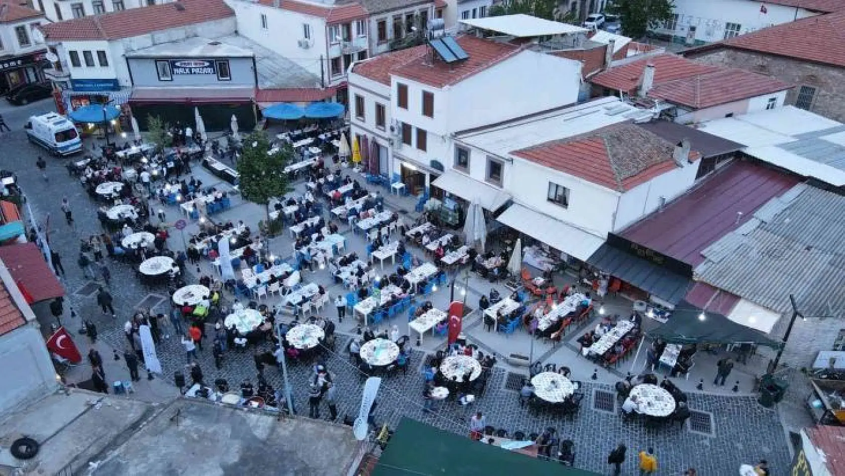 Ayvalık Belediyesi'nden 1500 kişilik dev iftar