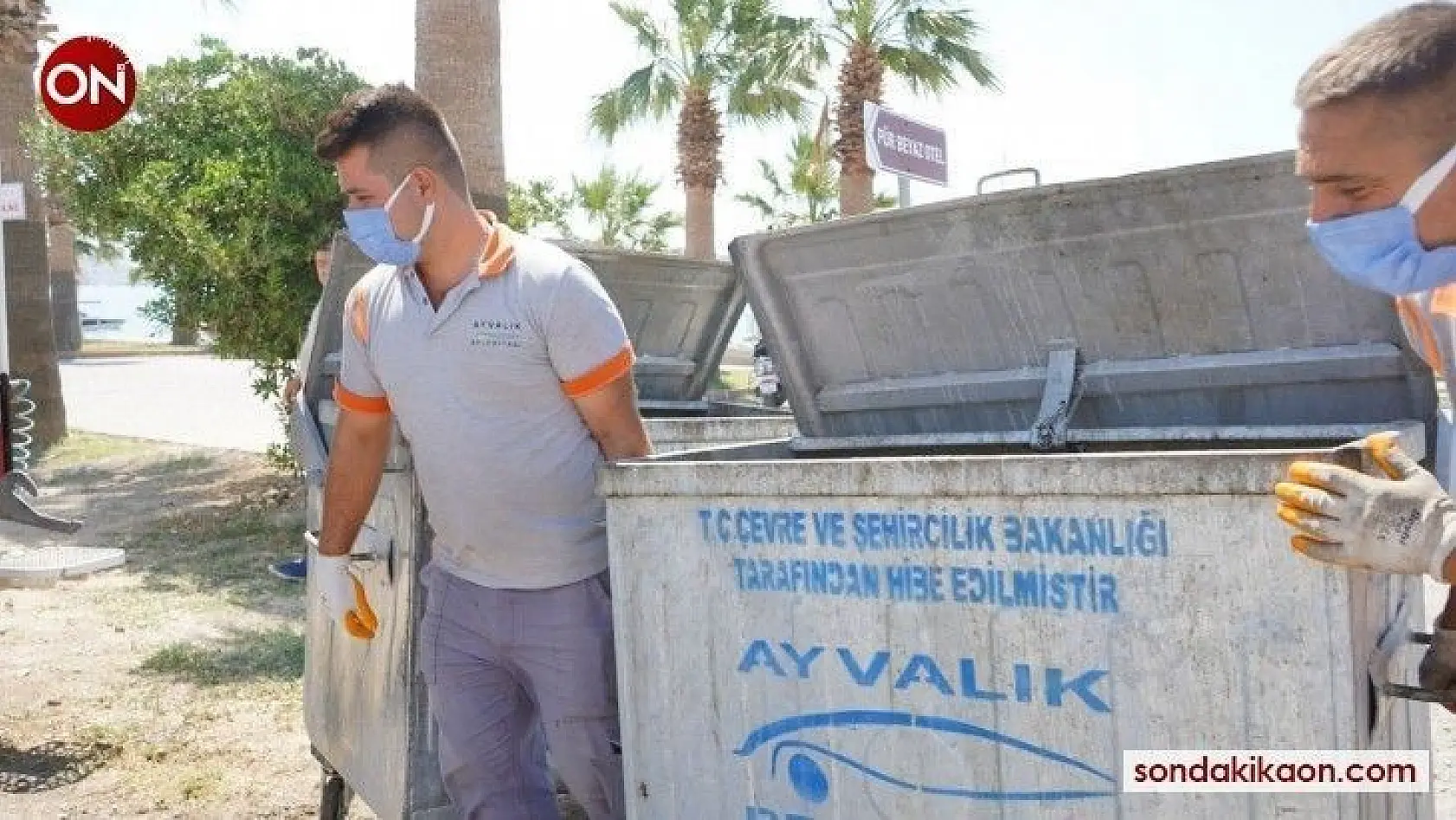Ayvalık Belediyesi'nden bayram öncesi konteyner temizliği