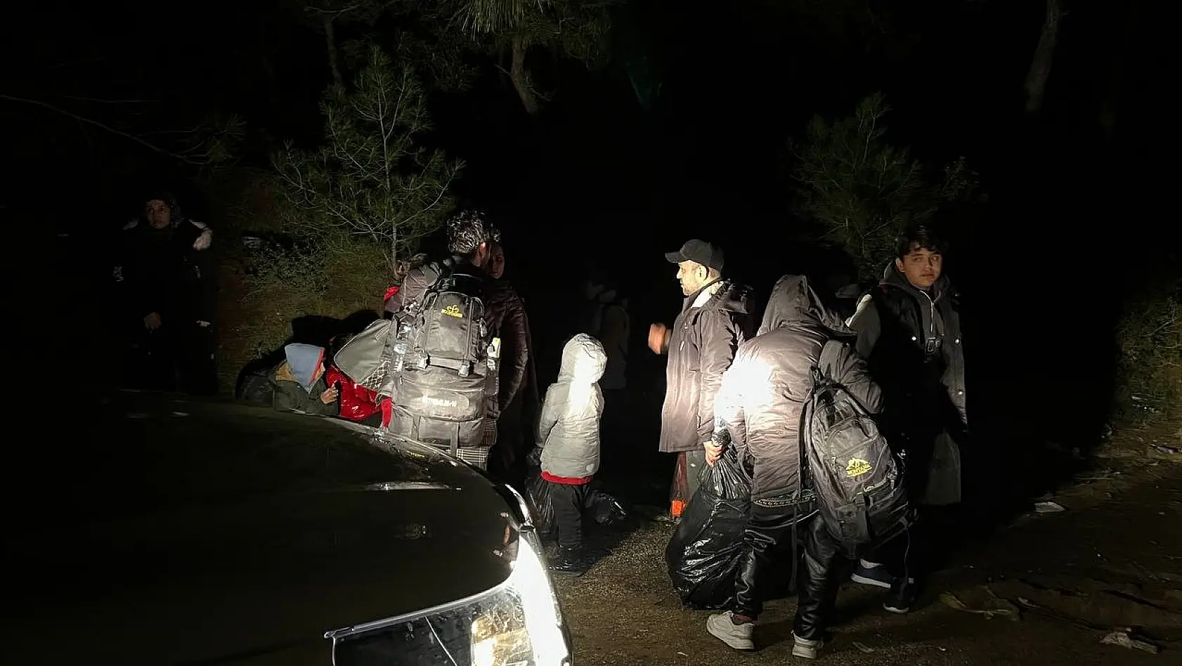 Ayvalık'ta 15 düzensiz göçmen yakalandı