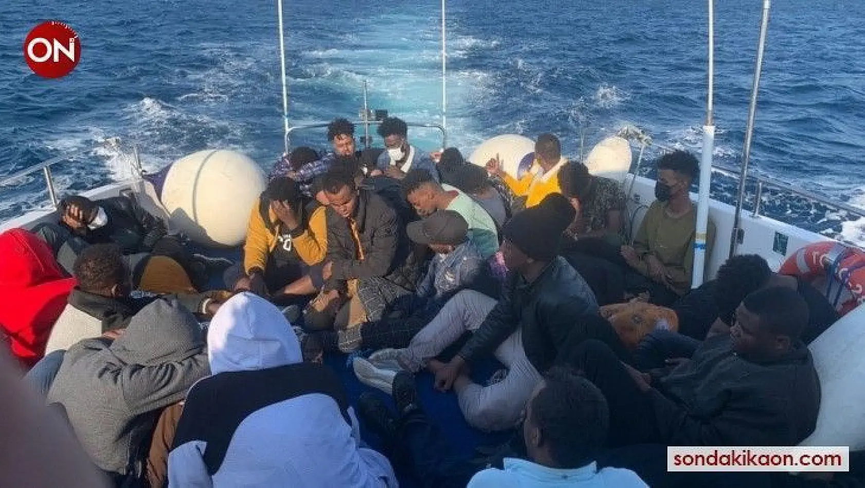 Ayvalık'ta 35 göçmen kurtarıldı