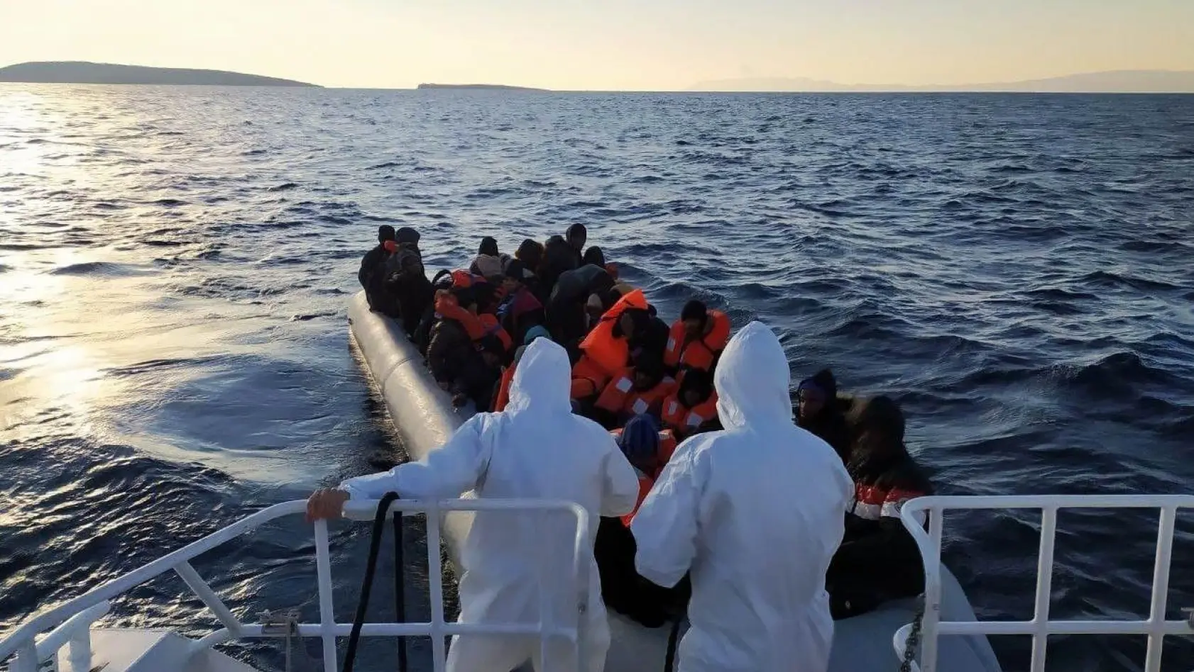 Ayvalık'ta 41 kaçak göçmen yakalandı