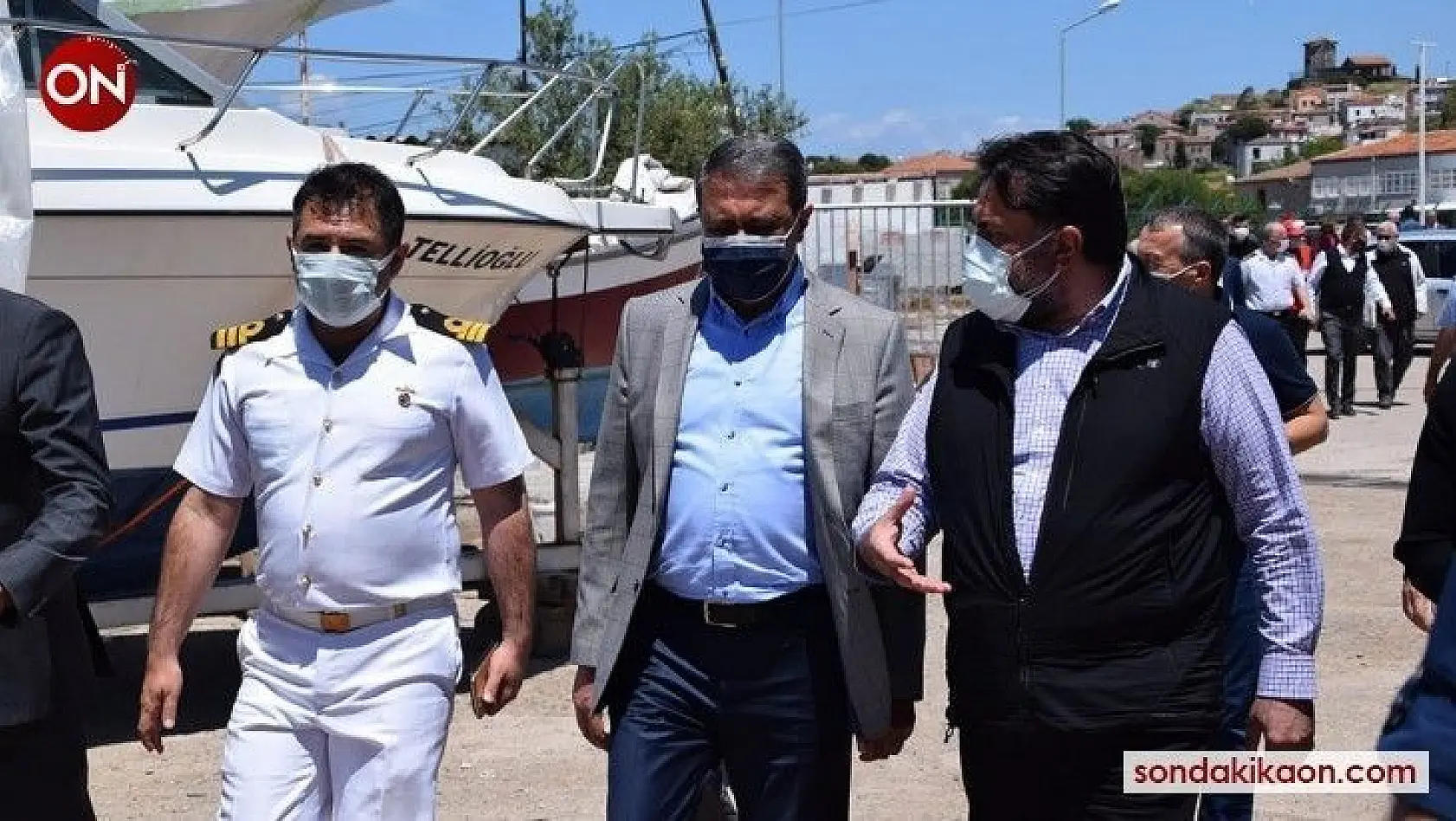 Ayvalık'ta AK Parti İl Başkanı Başaran fırtına mağdurlarıyla buluştu