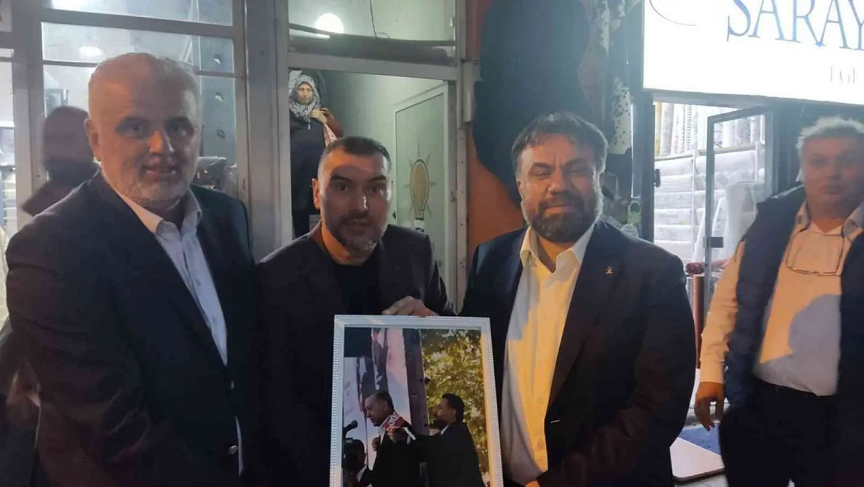 Ayvalık'ta AK Parti İl Başkanı Başaran'a anlamlı jest