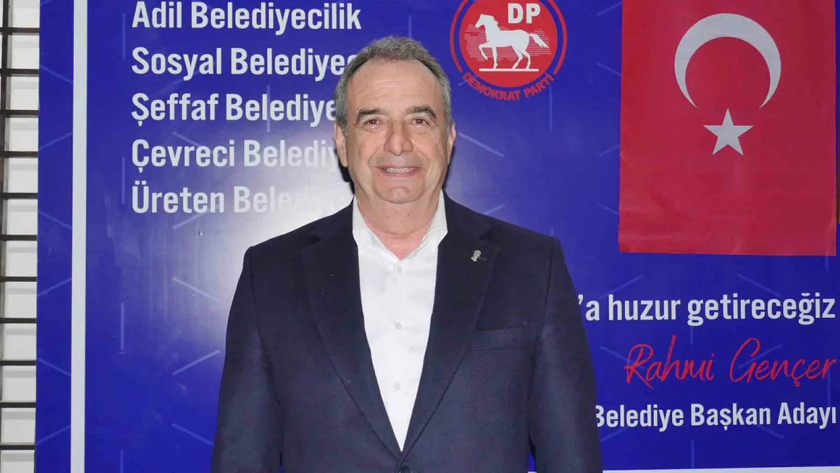 Ayvalık'ta CHP'den aday gösterilmeyen eski başkan Gençer, DP'den aday oldu