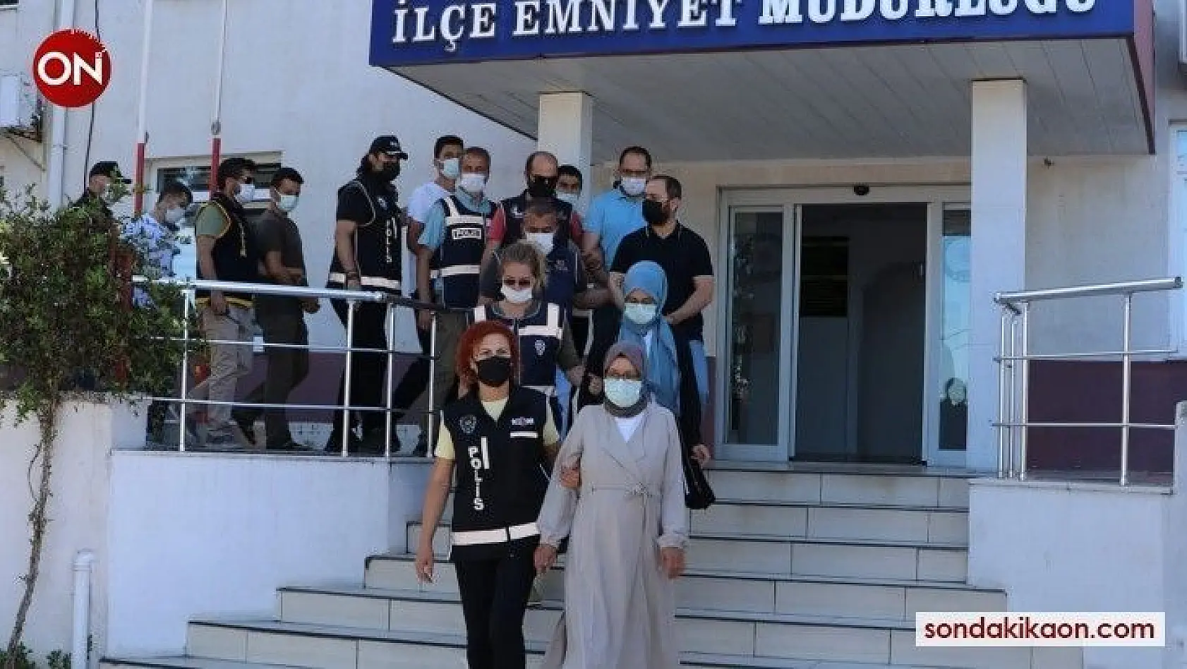 Ayvalık'ta denizde yakalan FETÖ üyelerine tutuklama yağdı