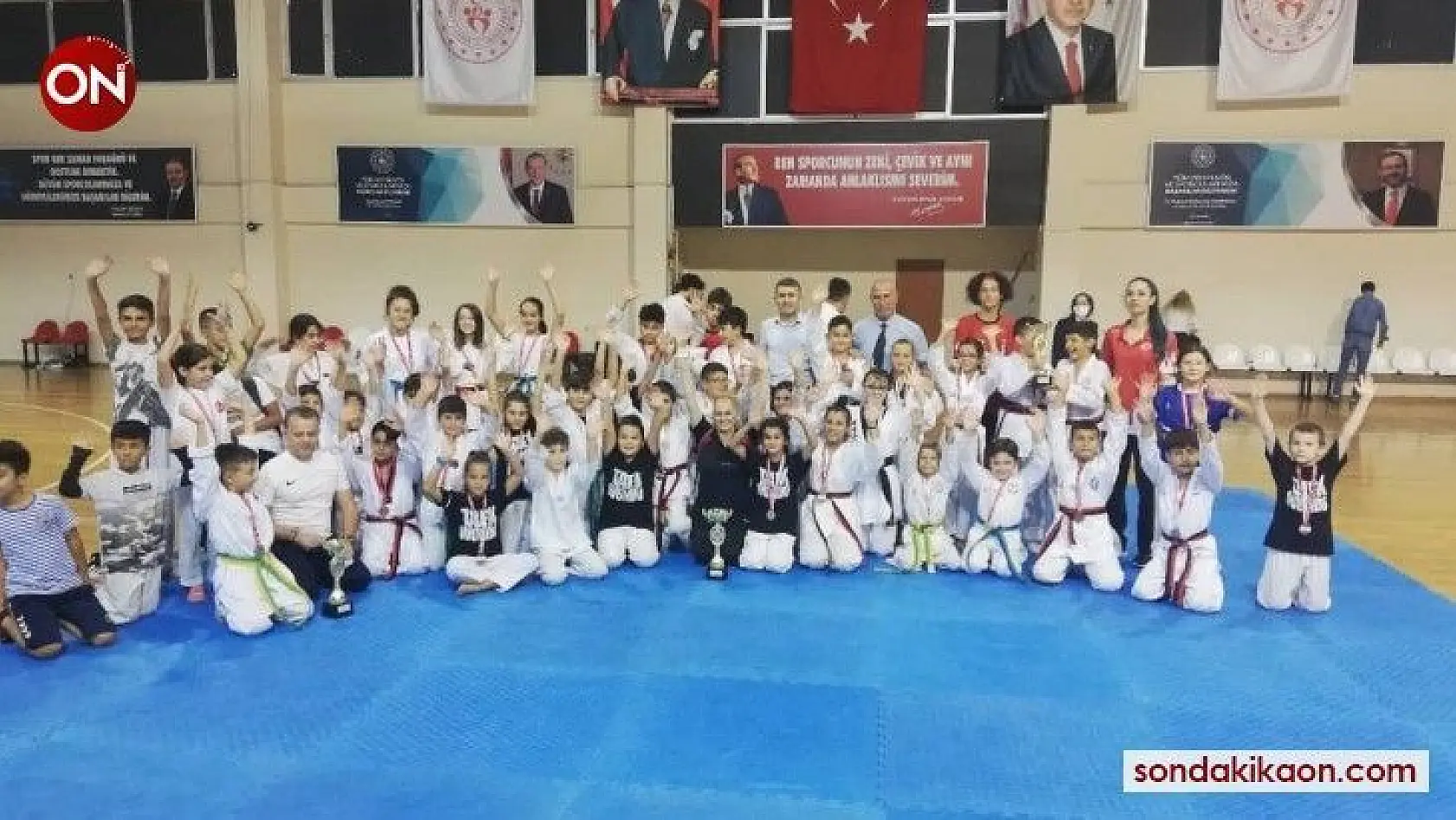 Ayvalık'ta Kurtuluş Günü Taekwondo şampiyonası heyecanı