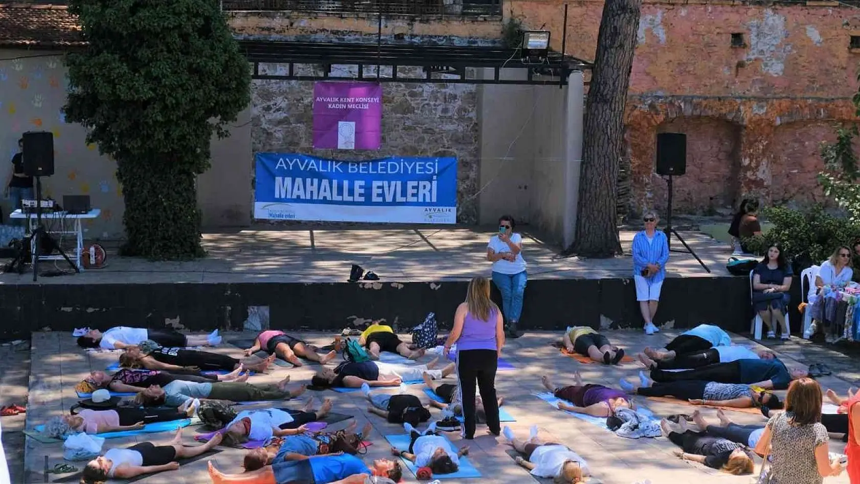 Ayvalıklı kadınlar Dünya Yoga Günü'nde buluştu