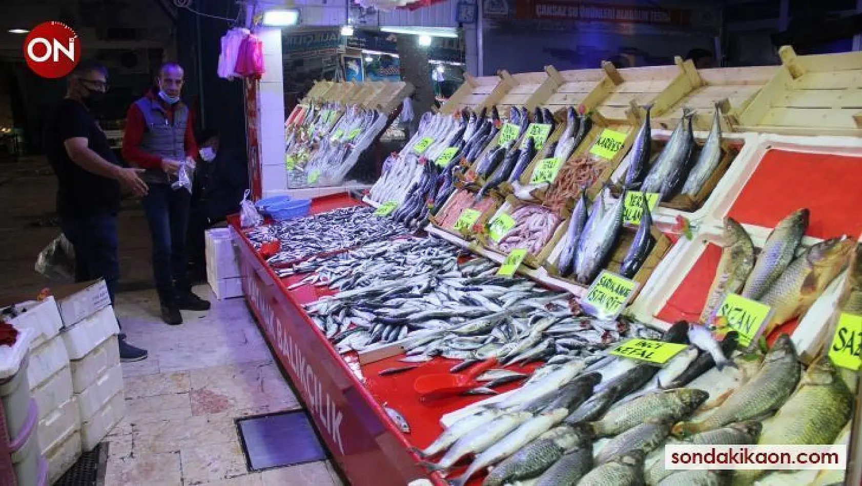 Balık tezgahları şenlendi ama fiyatlar cep yakıyor