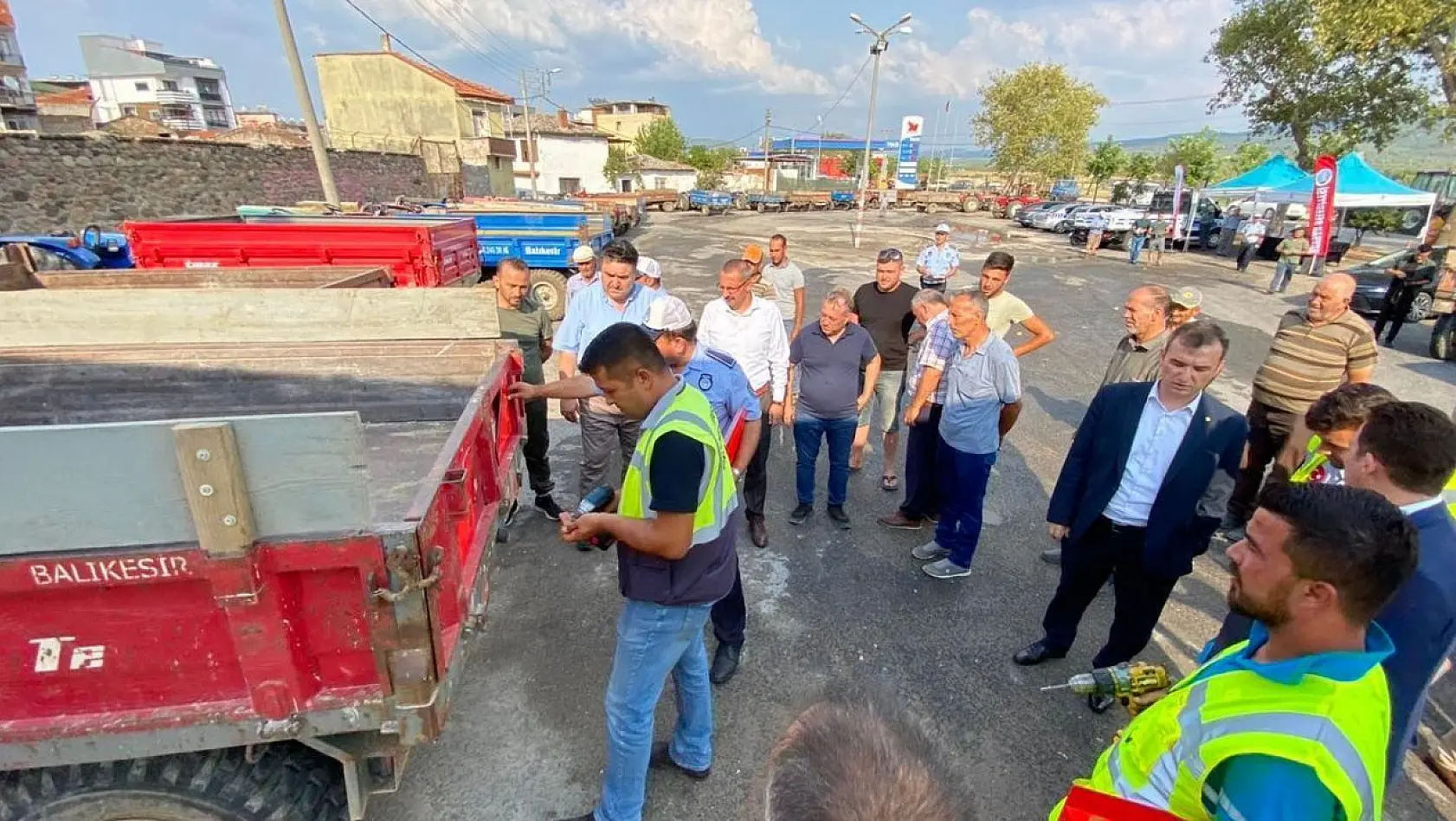 Balıkesir Büyükşehir Belediyesi'nden reflektör desteği