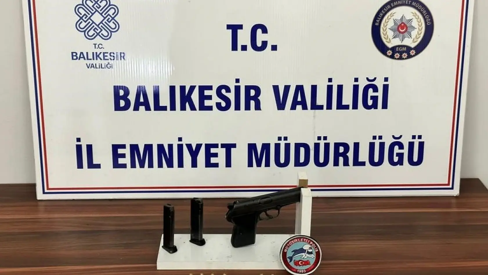 Balıkesir'de 27 aranan şahıstan 14'ünü tutukladı