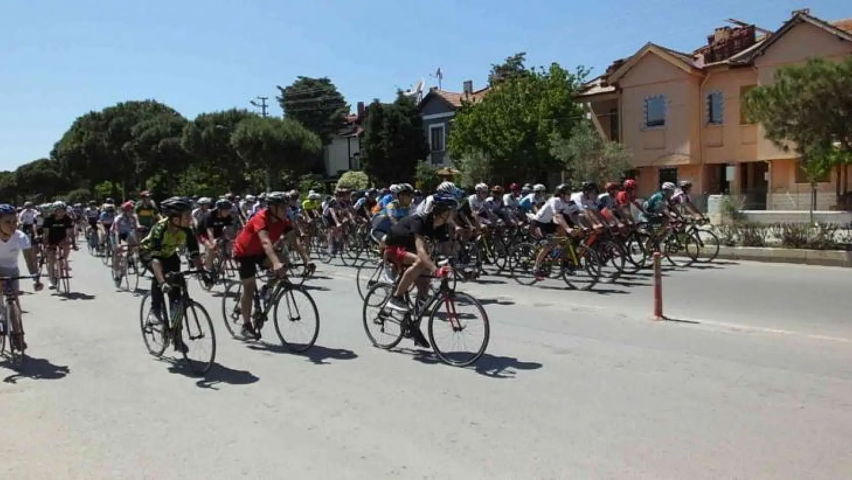 Balıkesir'de bisiklet yarışlarının ikinci gününde ödül töreni yapıldı