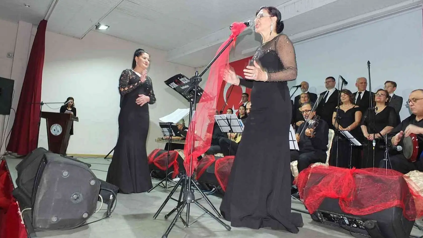 Balıkesir'de Halk Eğitim Korosu'nun konseri coşturdu