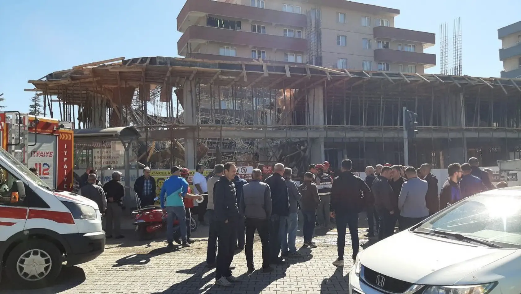 Balıkesir'de inşaat çöktü: 5 yaralı