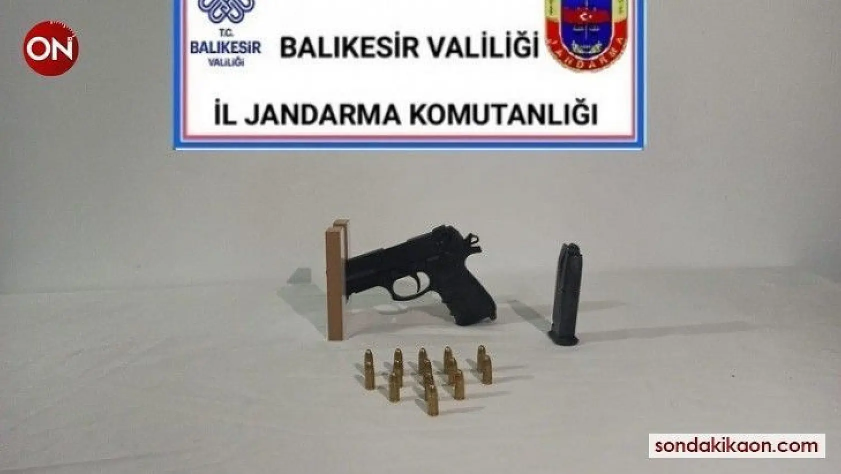 Balıkesir'de jandarma 13 aranan şahsa gözaltı