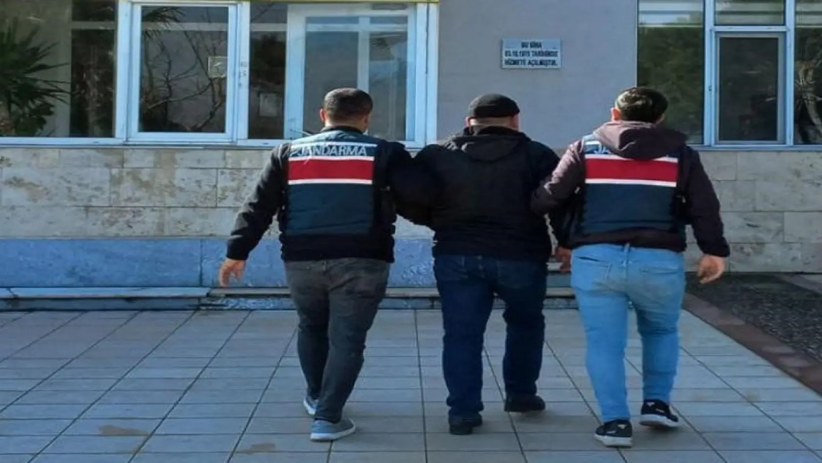 Balıkesir'de jandarma hapis cezası olan şahısları yakaladı