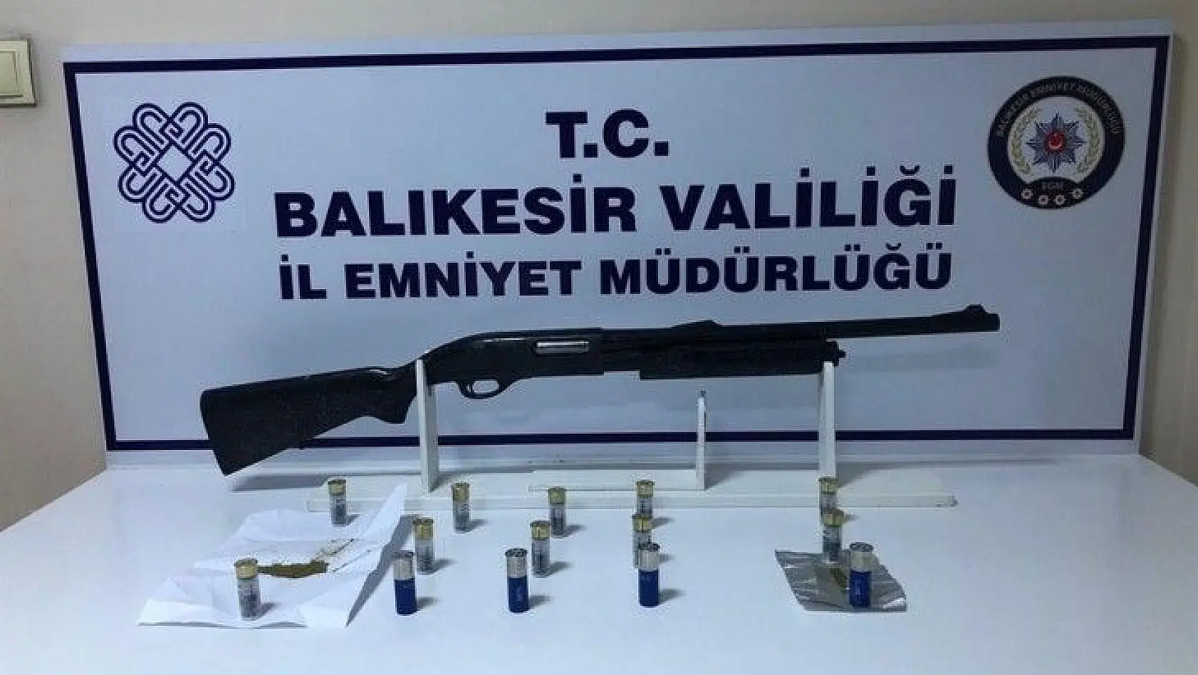 Balıkesir'de polis 16 aranan şahsı yakaladı