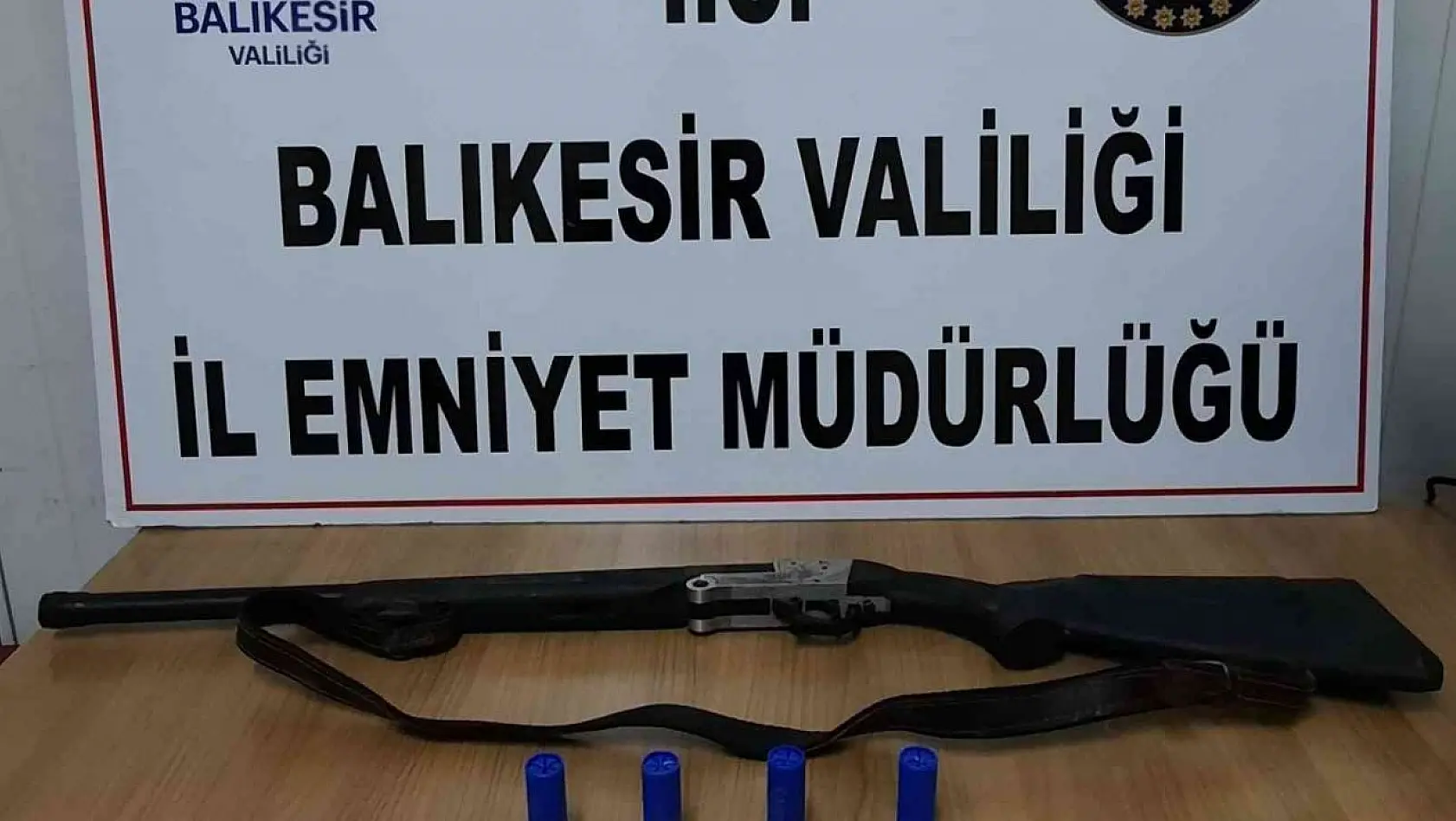 Balıkesir'de polis 49 aranan şahsı gözaltına aldı