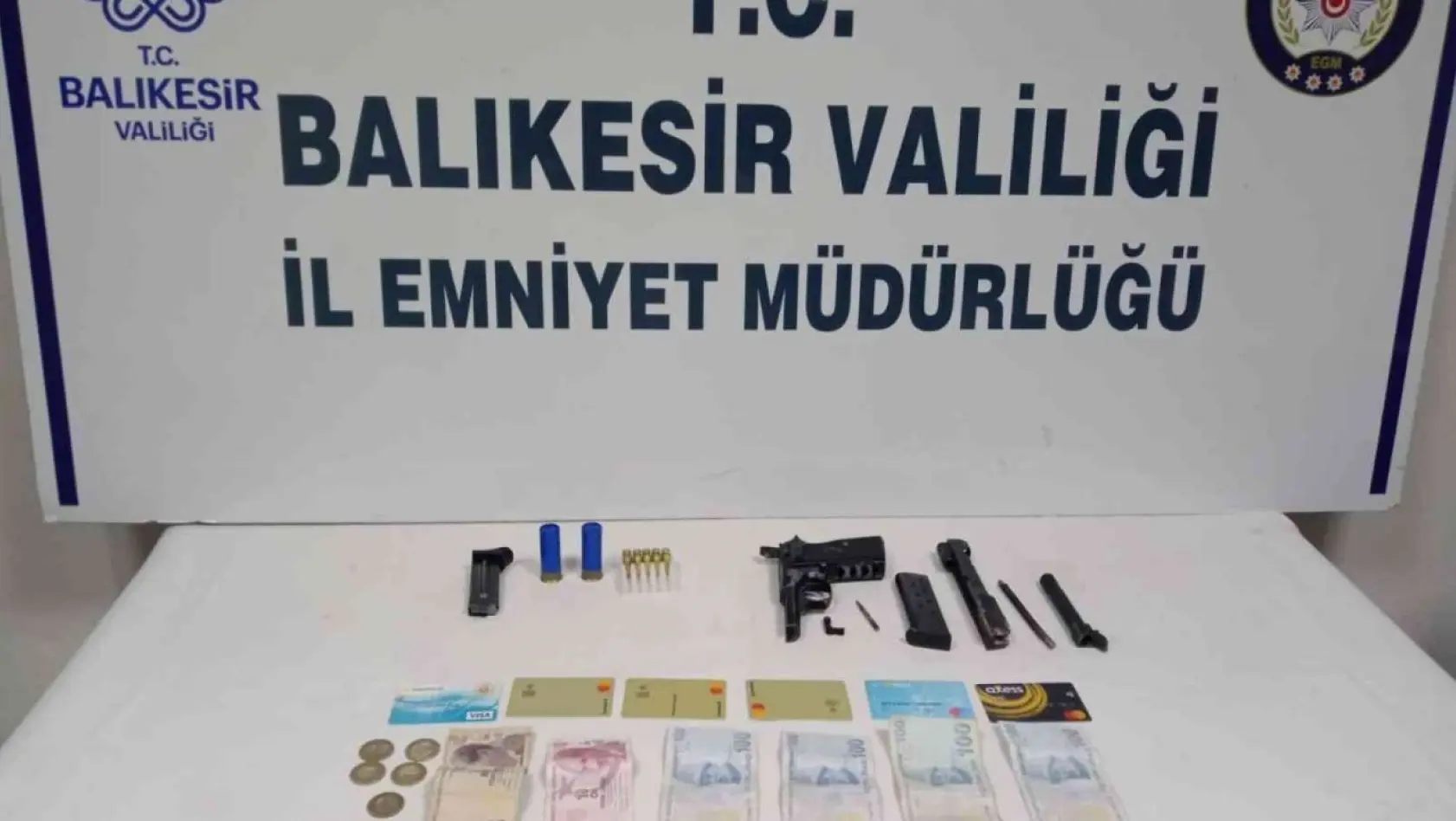 Balıkesir'de polis 50 aranan şahsı yakaladı