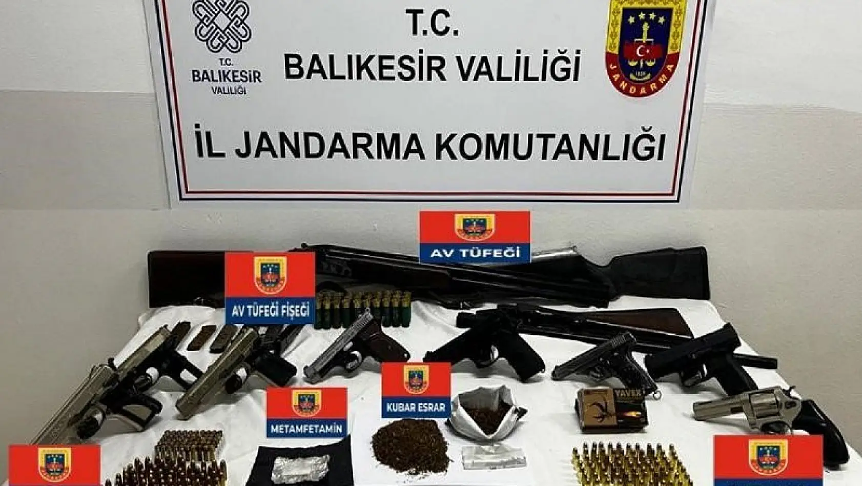 Balıkesir'de silah ve uyuşturucu madde satan şahsa operasyon