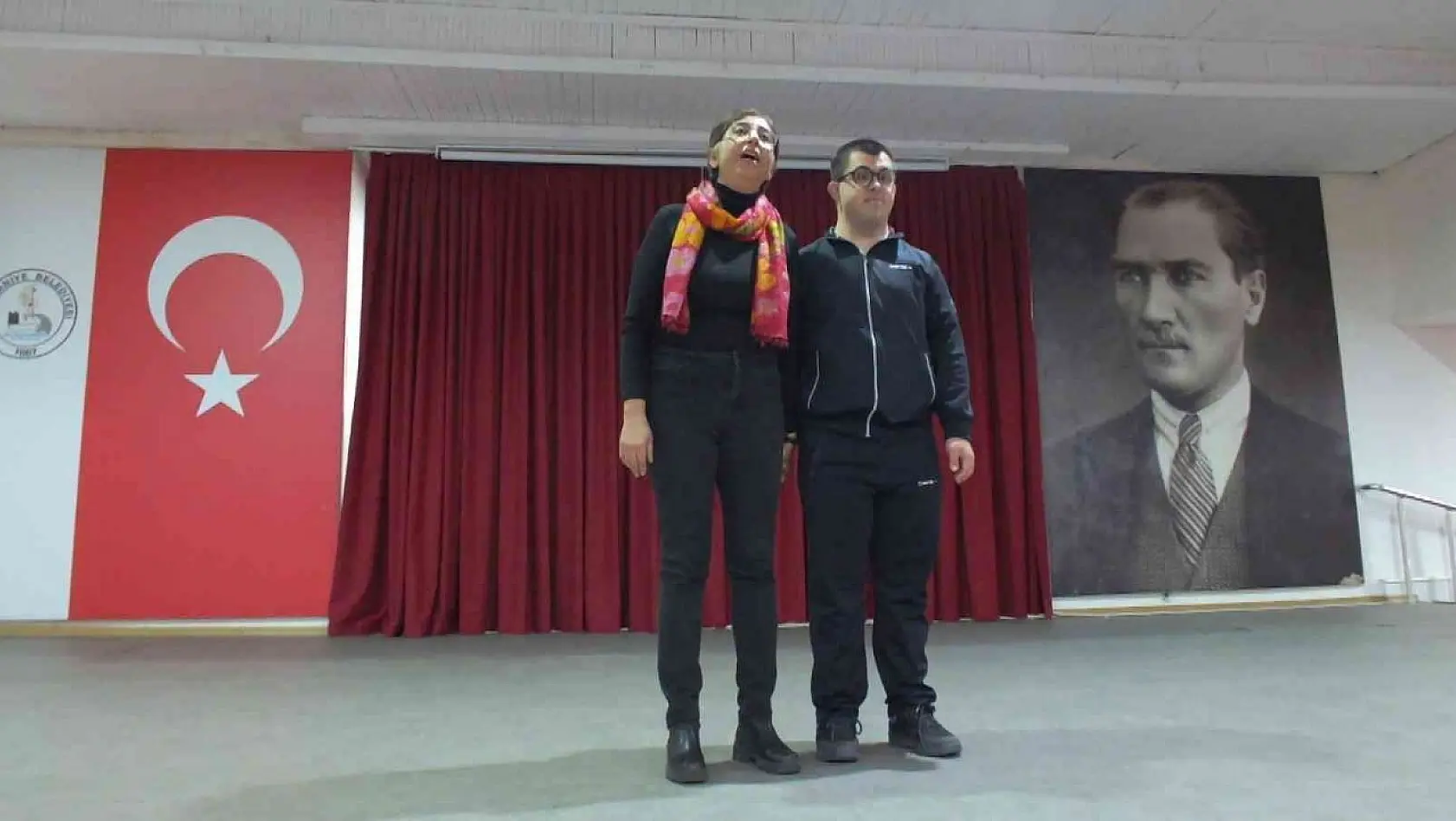 Balıkesir'de tiyatro aşkı engel tanımadı