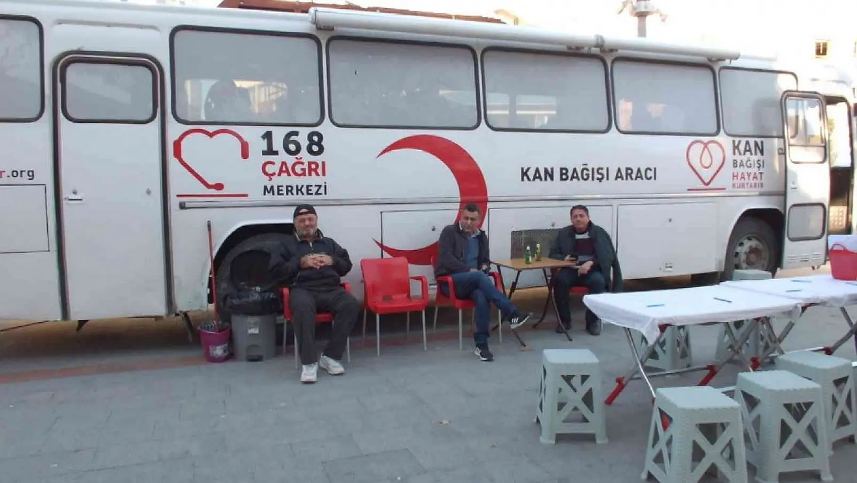 Balıkesir'de vatandaşlar kan bağışına koştu